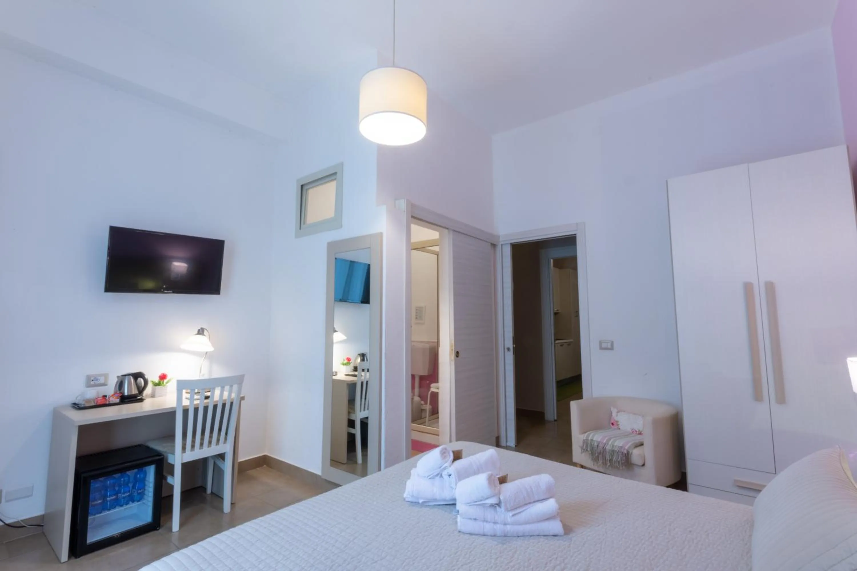 Bathroom, Bed in B&B Cairoli