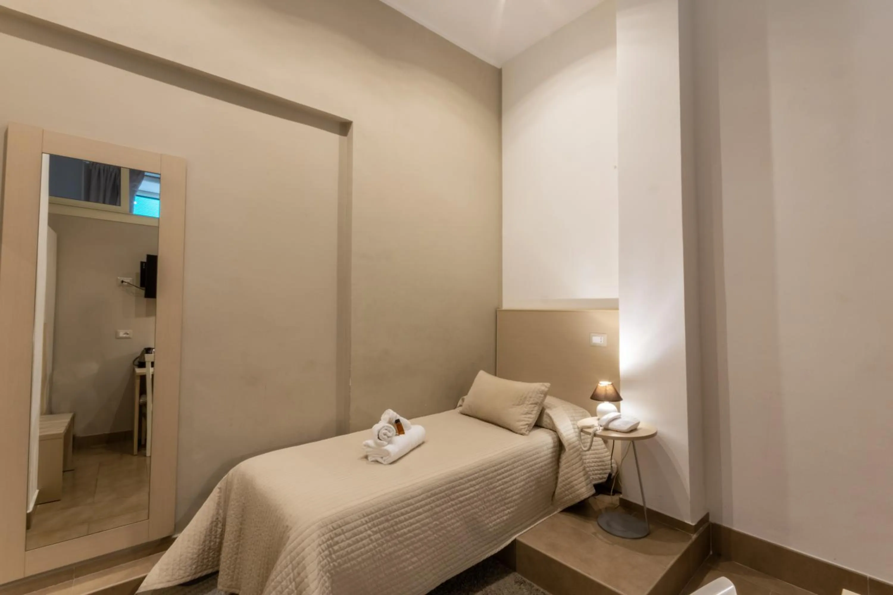 Photo of the whole room, Bed in B&B Cairoli