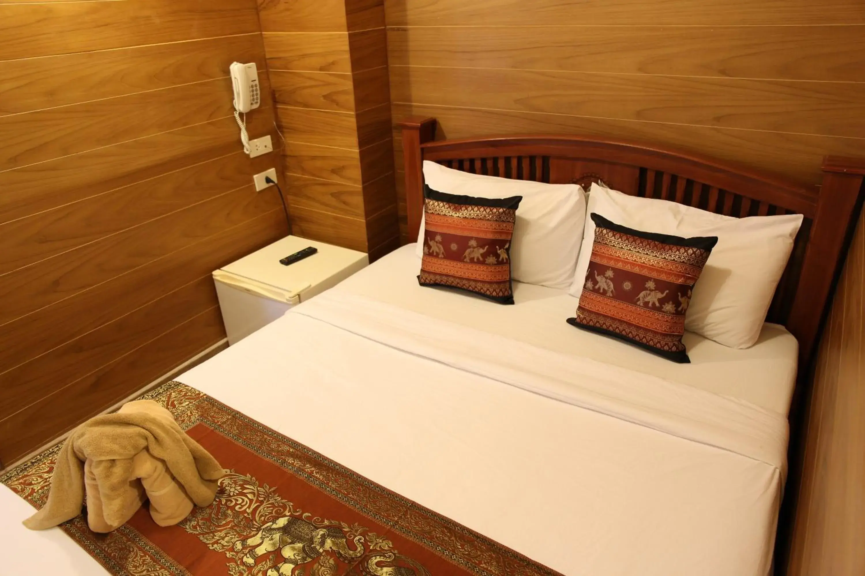 Budget Double Room in Tanee Place Budget Double Room in Tanee Place