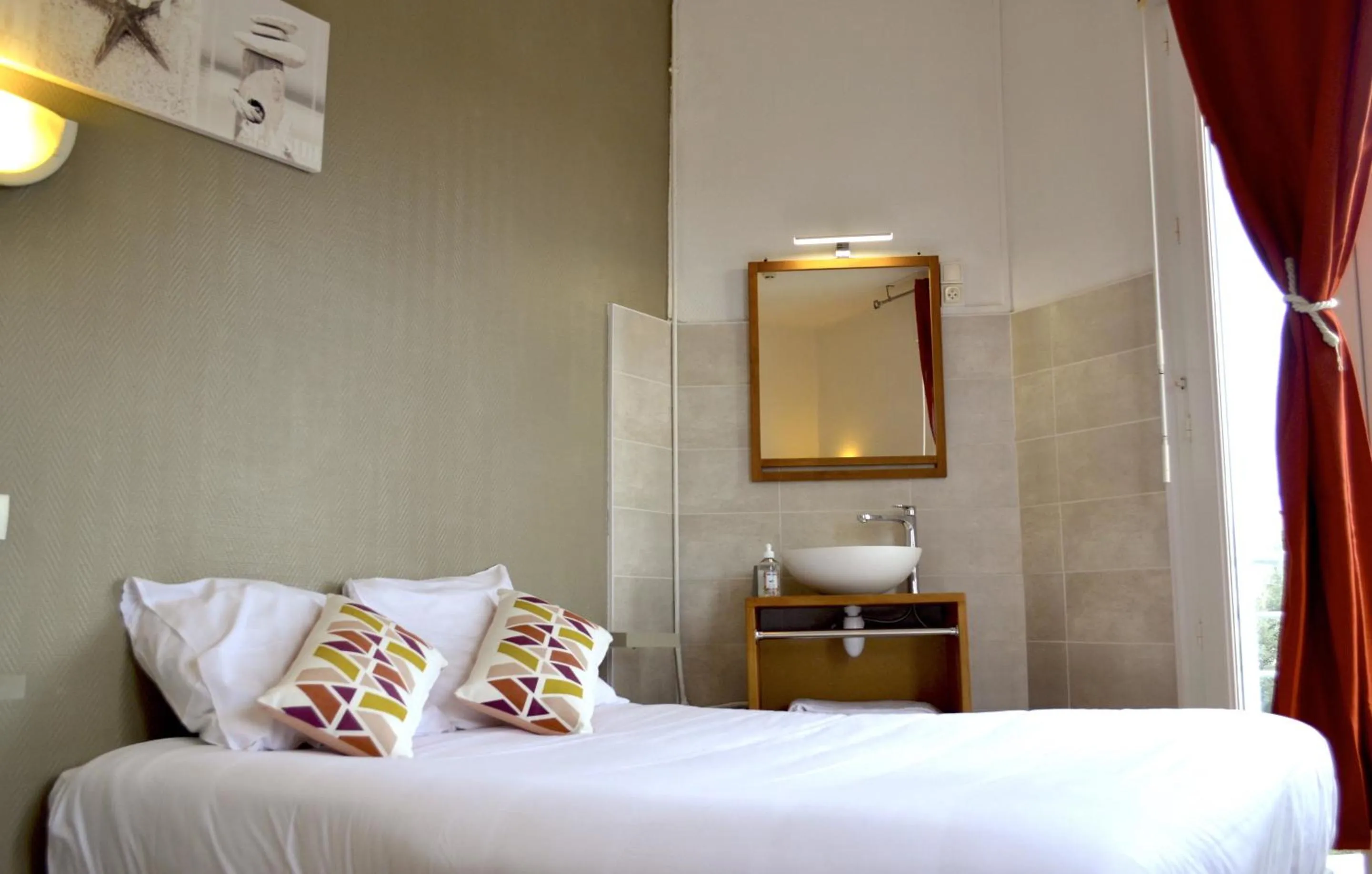 Bedroom, Bed in Hôtel Alizéa