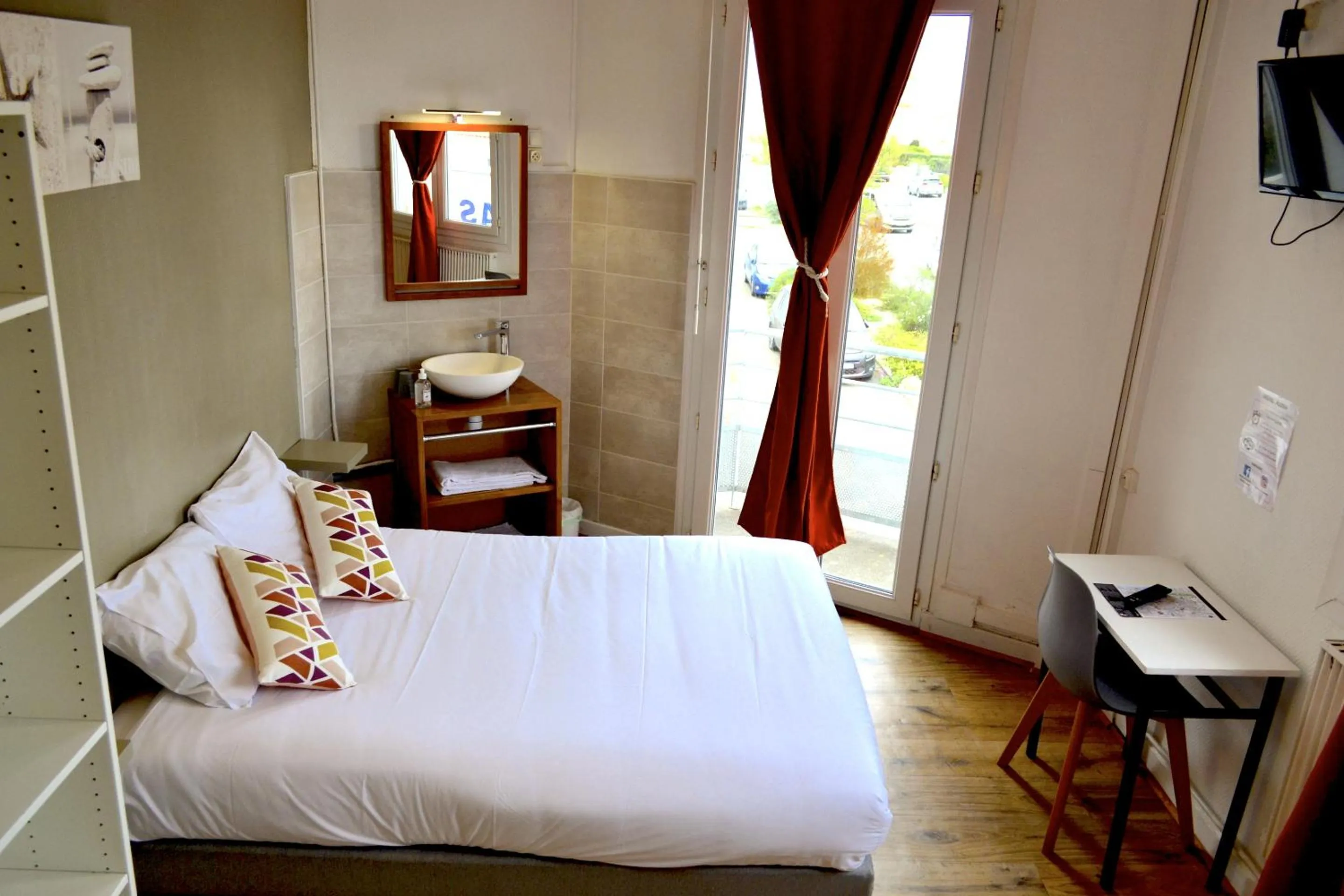 Bedroom, Bed in Hôtel Alizéa