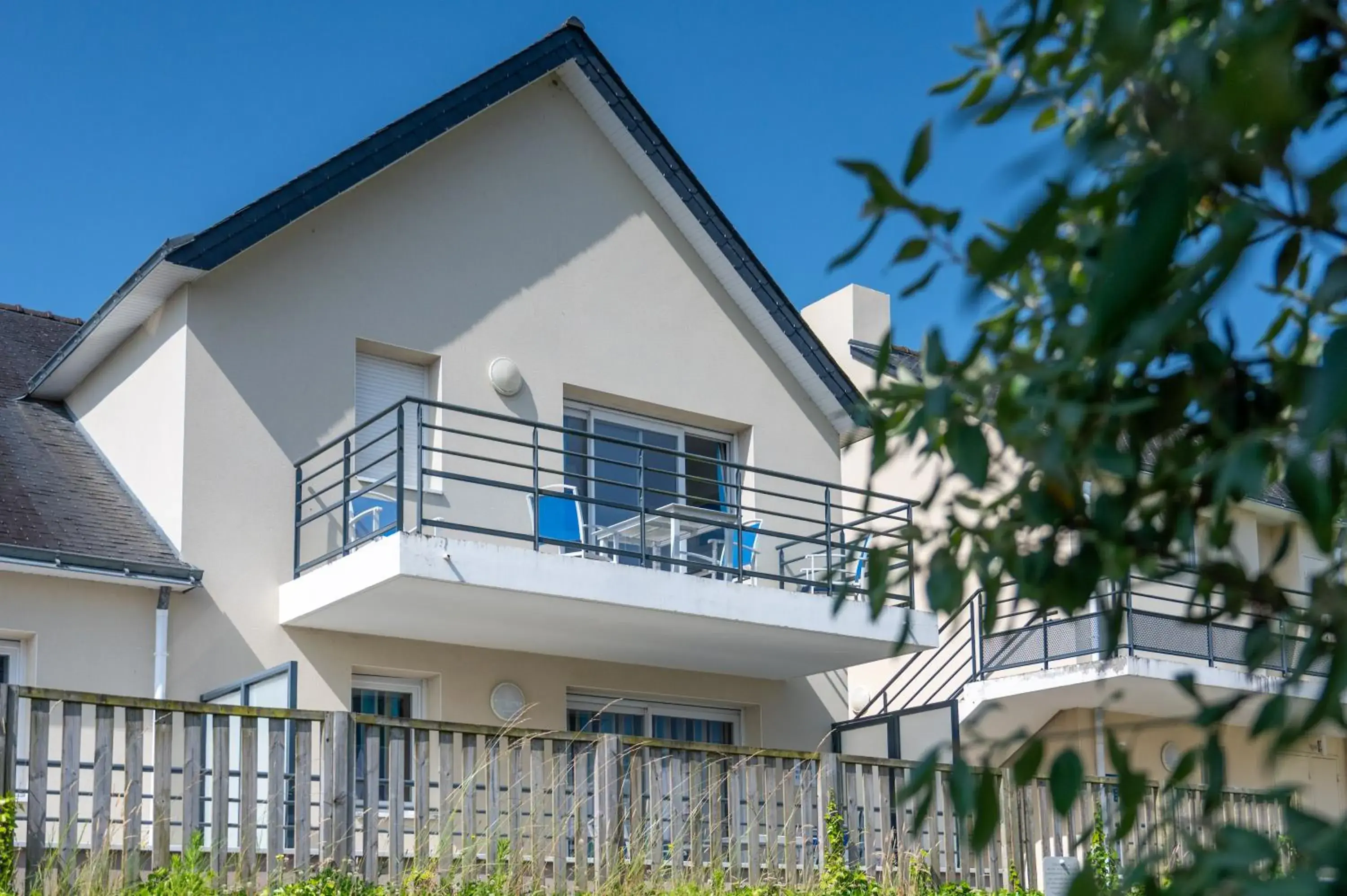 Property building in Résidence Odalys Les Iles du Morbihan Property building in Résidence Odalys Les Iles du Morbihan