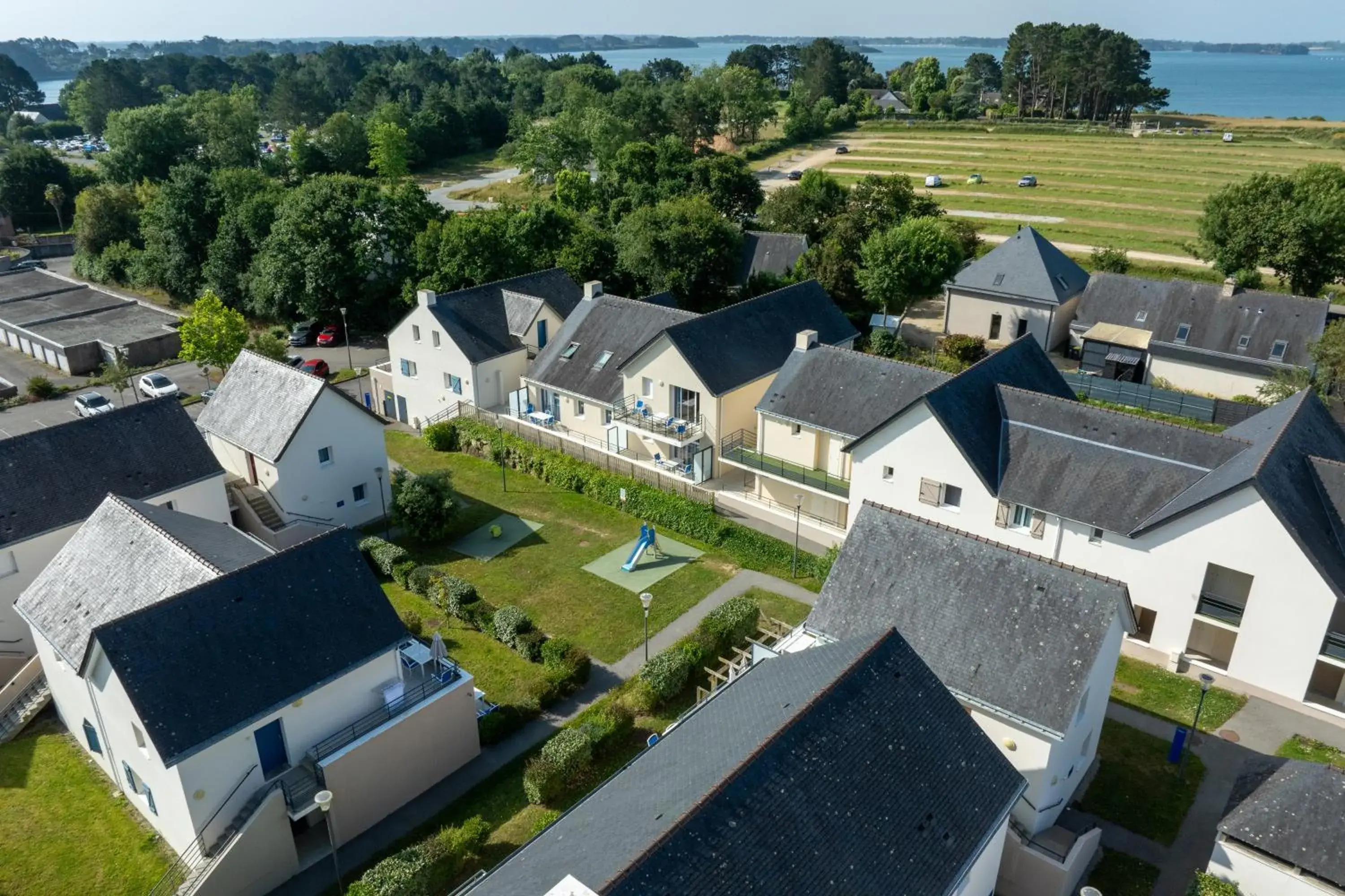 Property building in Résidence Odalys Les Iles du Morbihan Property building in Résidence Odalys Les Iles du Morbihan