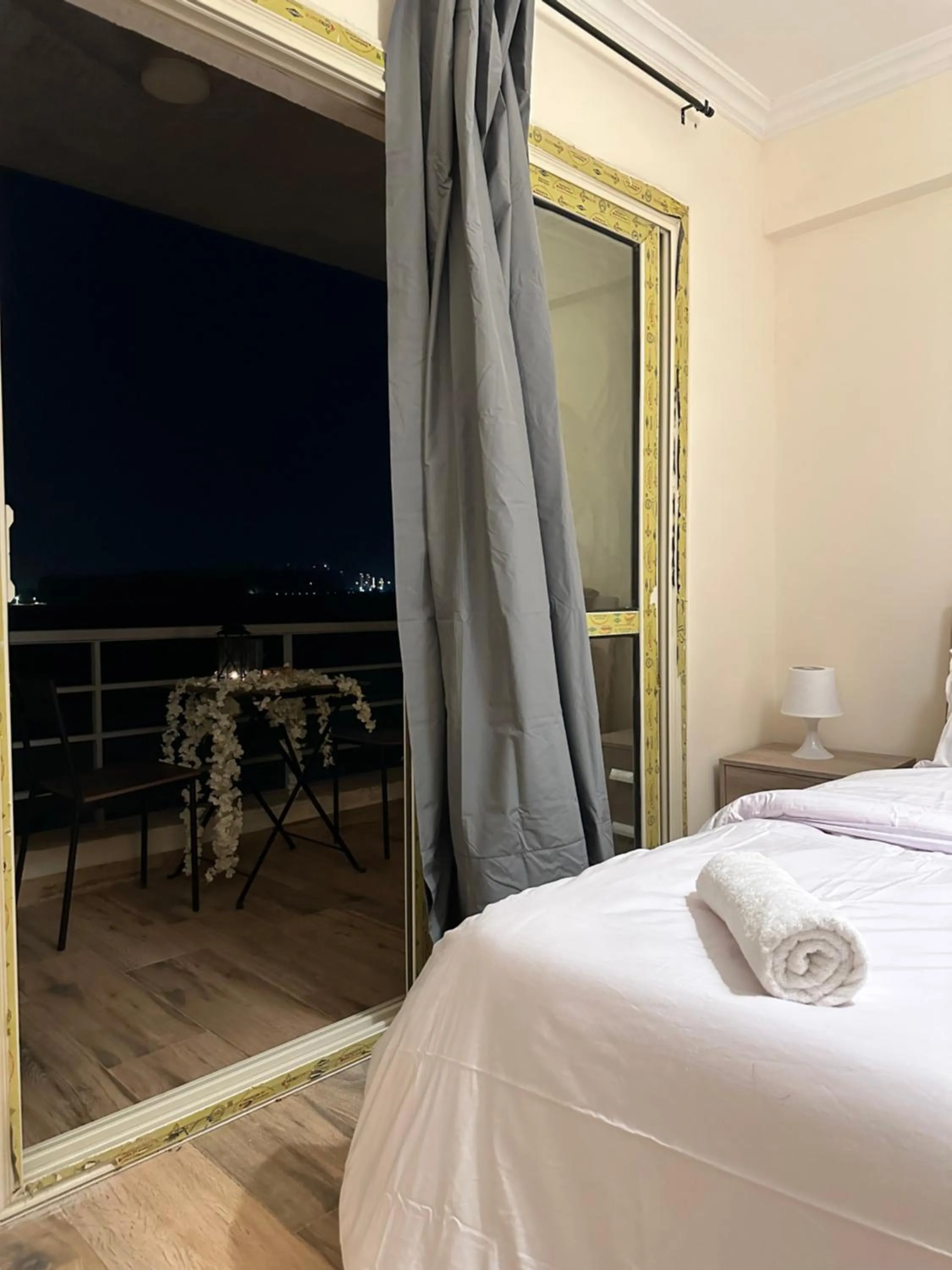 Bed in JRE-EG modern aprt Sheikh Zayed