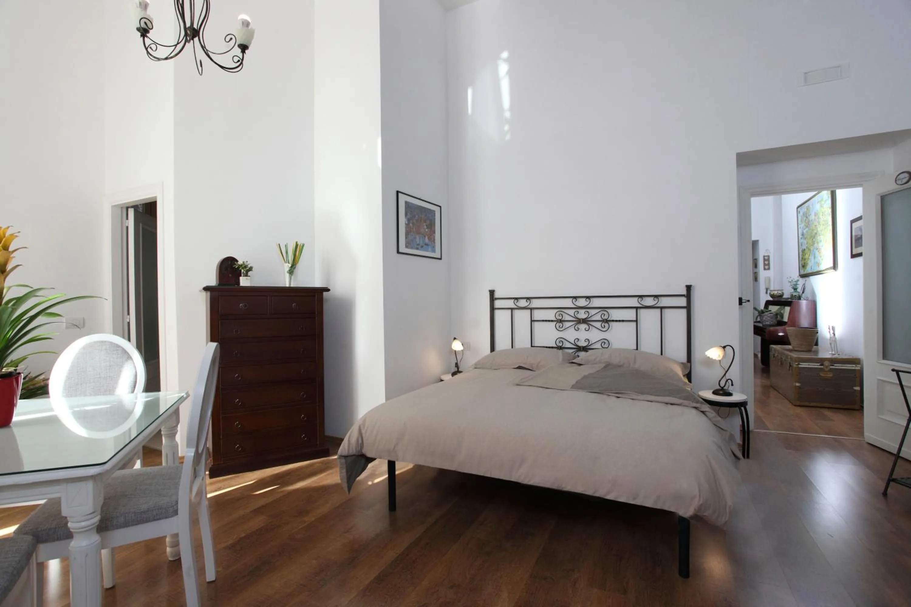 Photo of the whole room, Bed in Napoli Pietrasanta LT