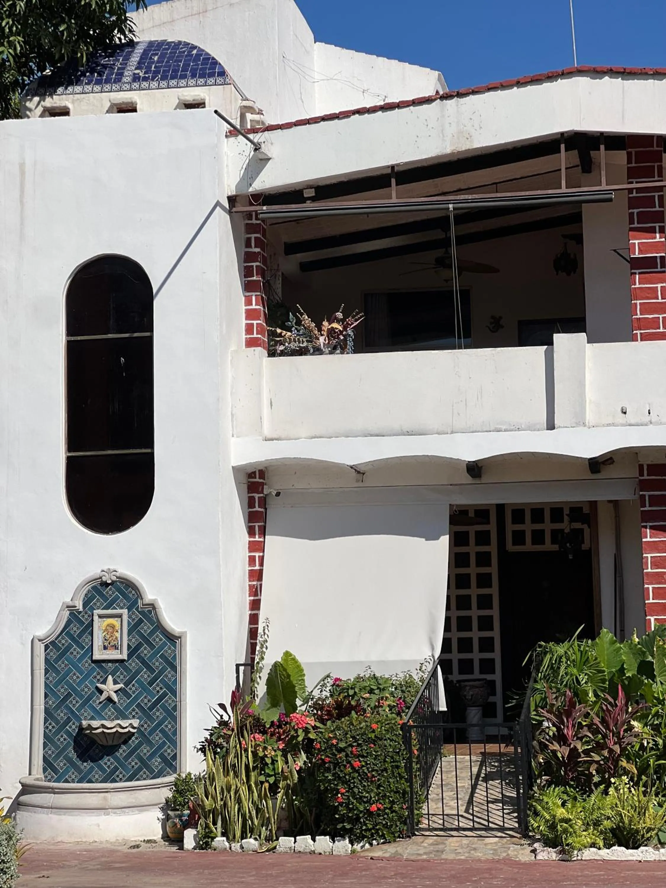 Property building in Maison Theurel