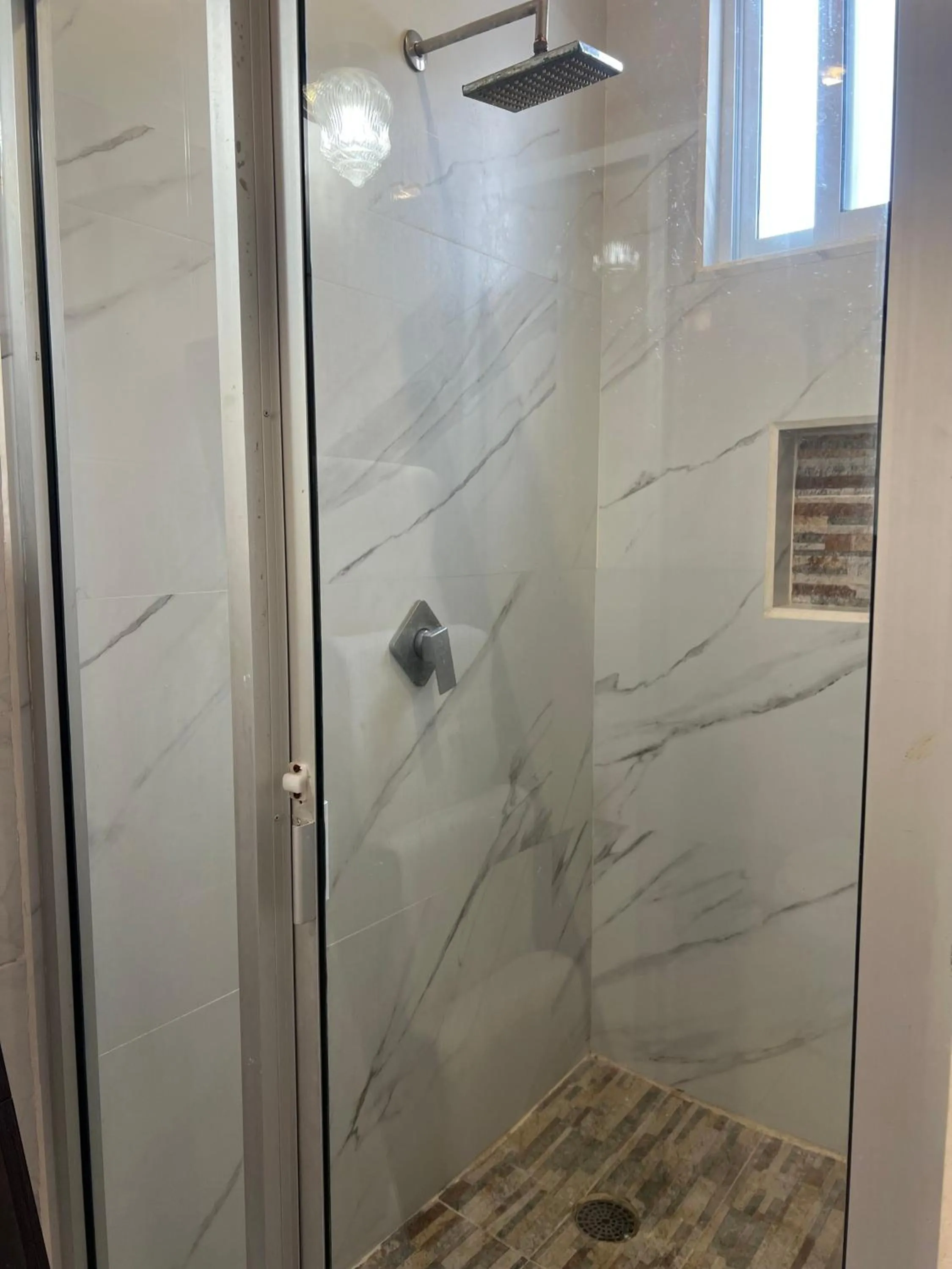 Shower in Maison Theurel