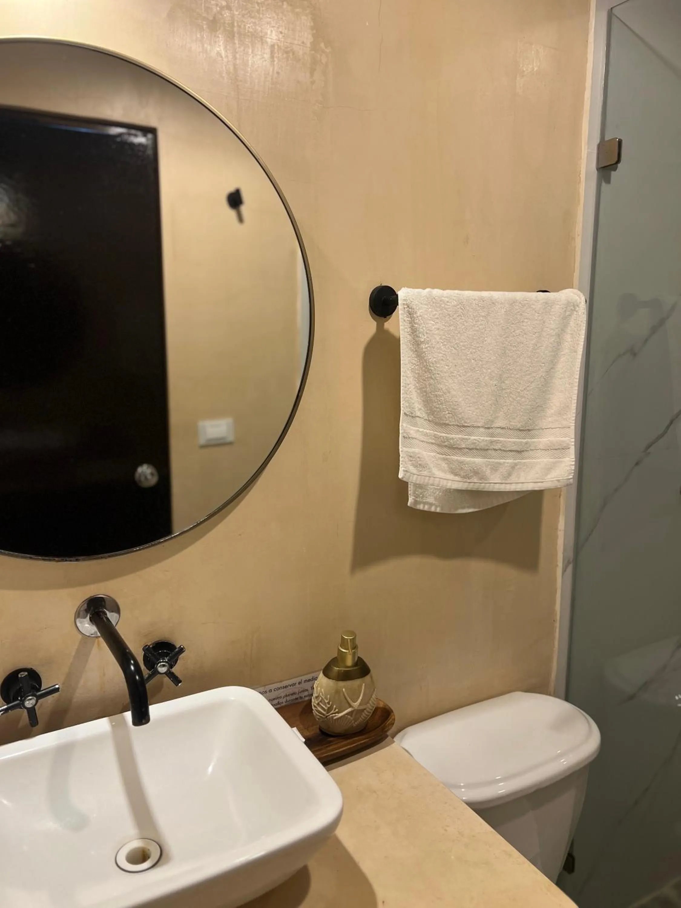 Toilet in Maison Theurel