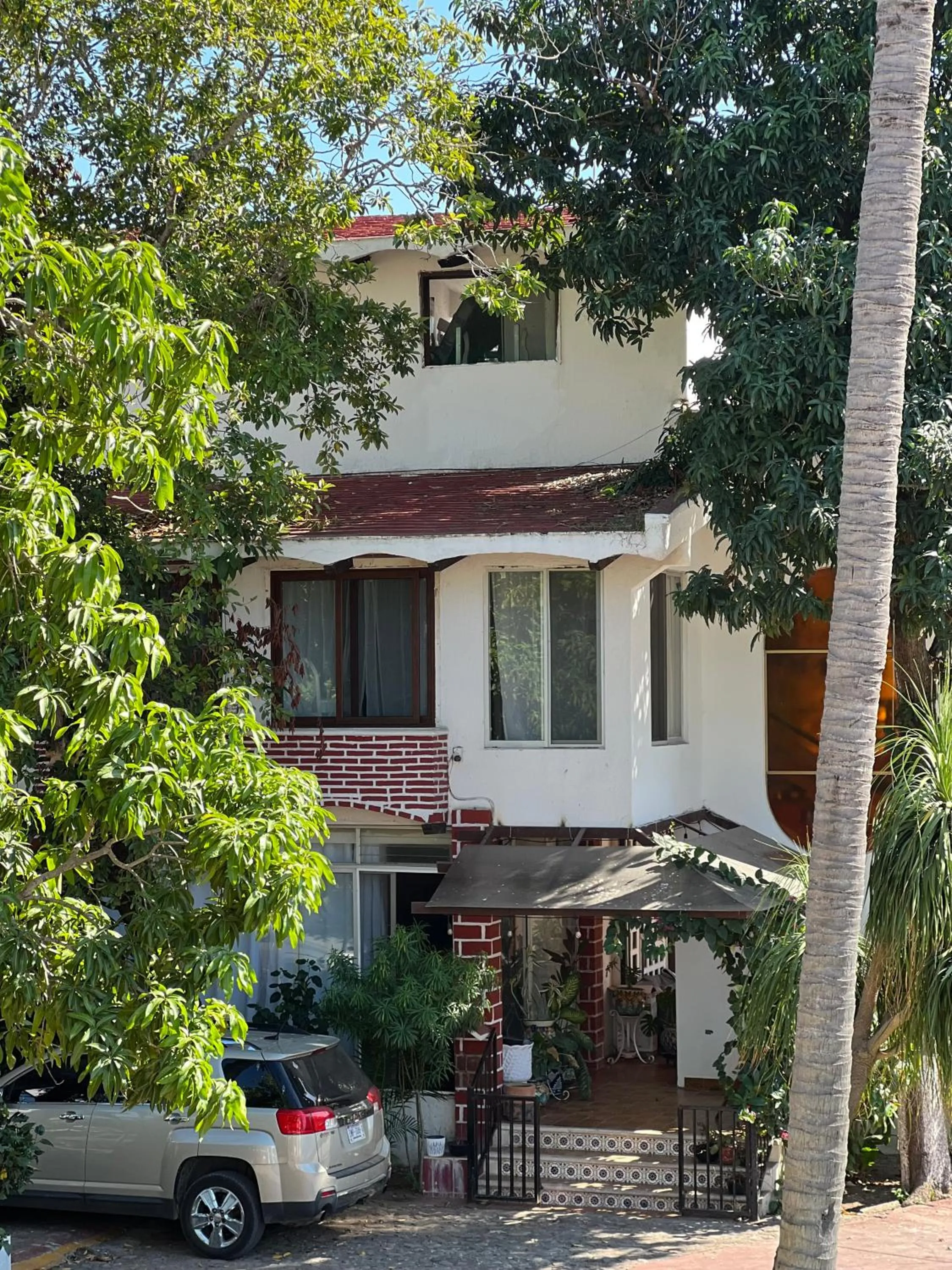 Property building in Maison Theurel
