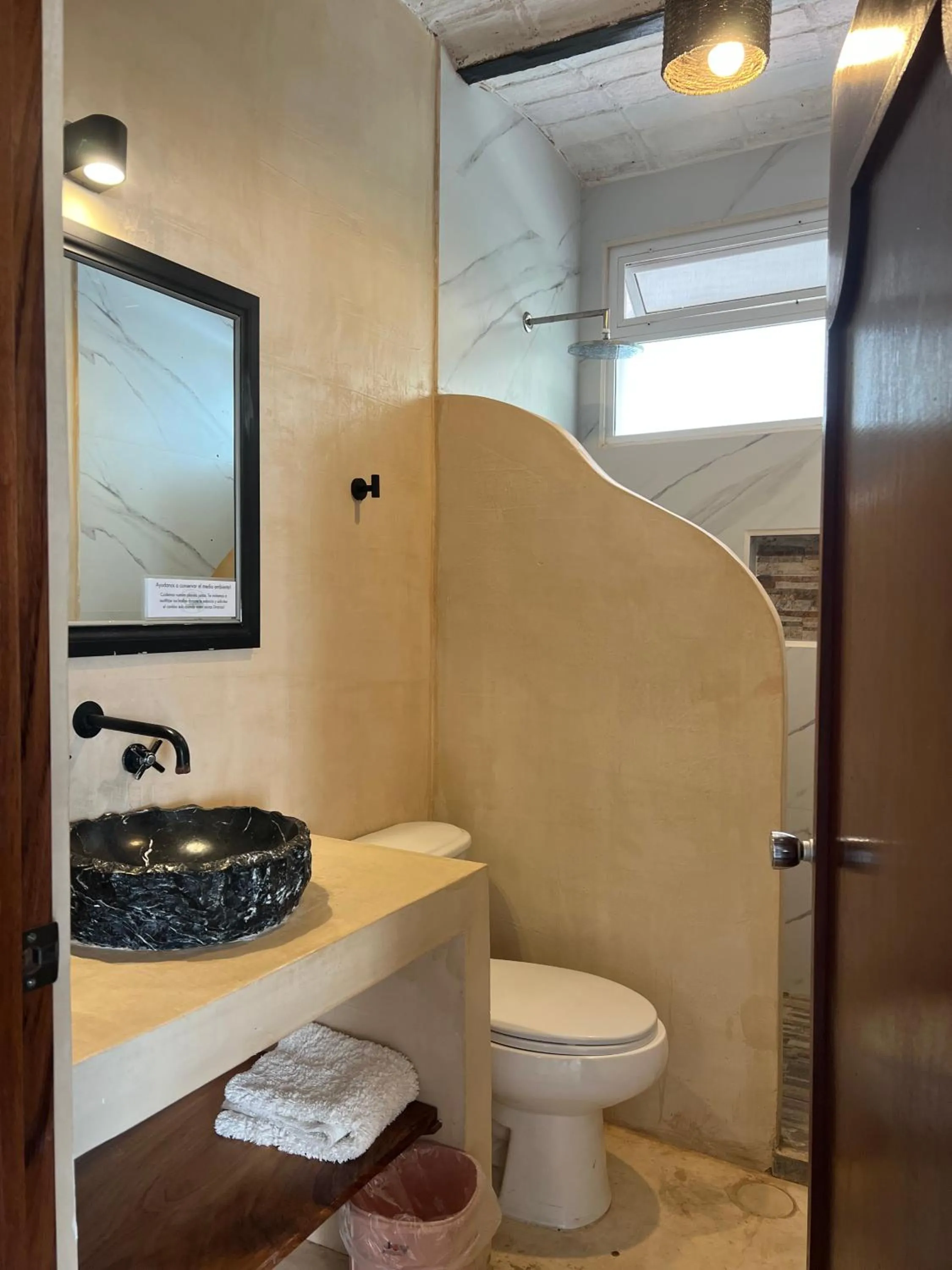 Shower in Maison Theurel