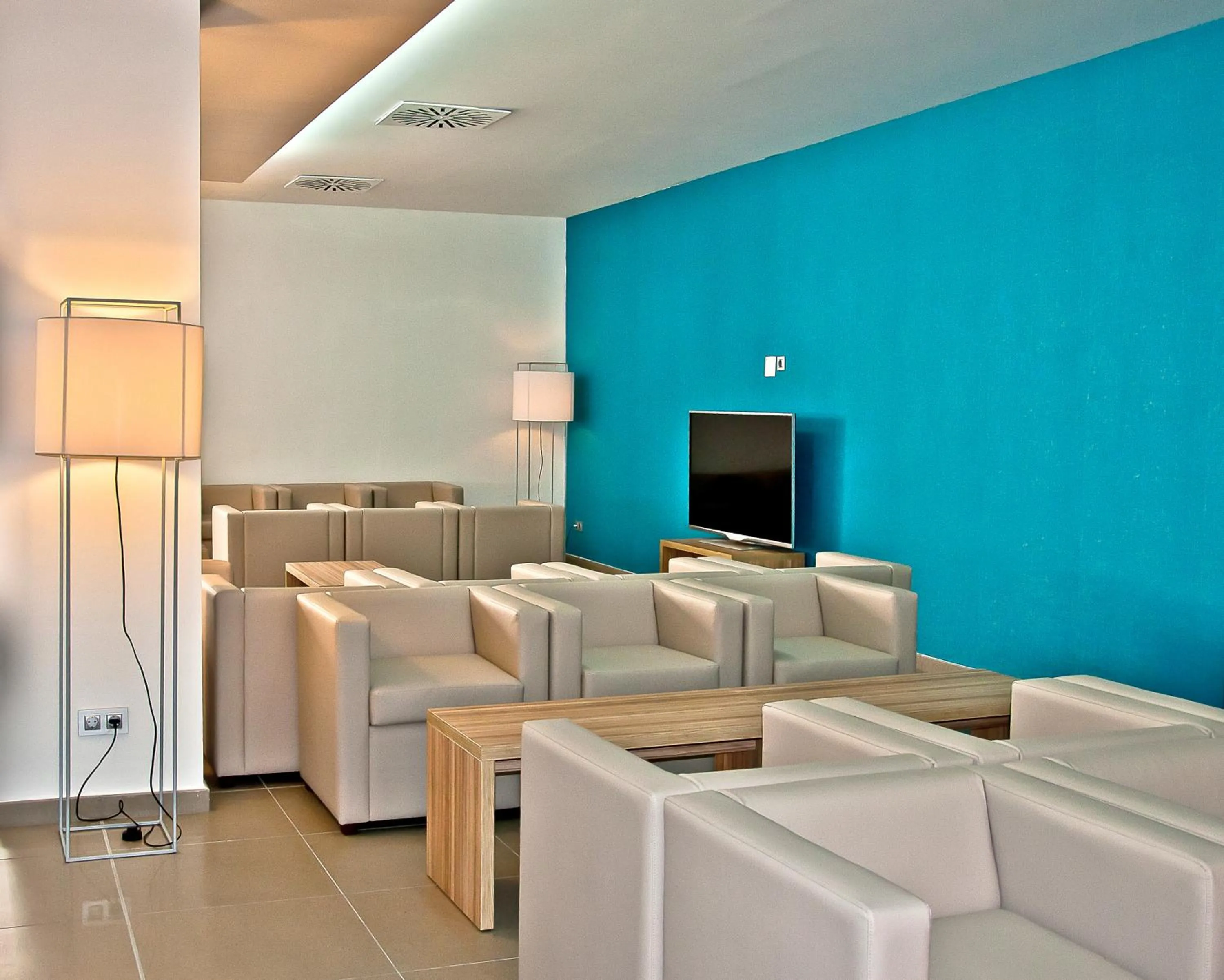 Communal lounge/ TV room in BQ Delfín Azul Hotel