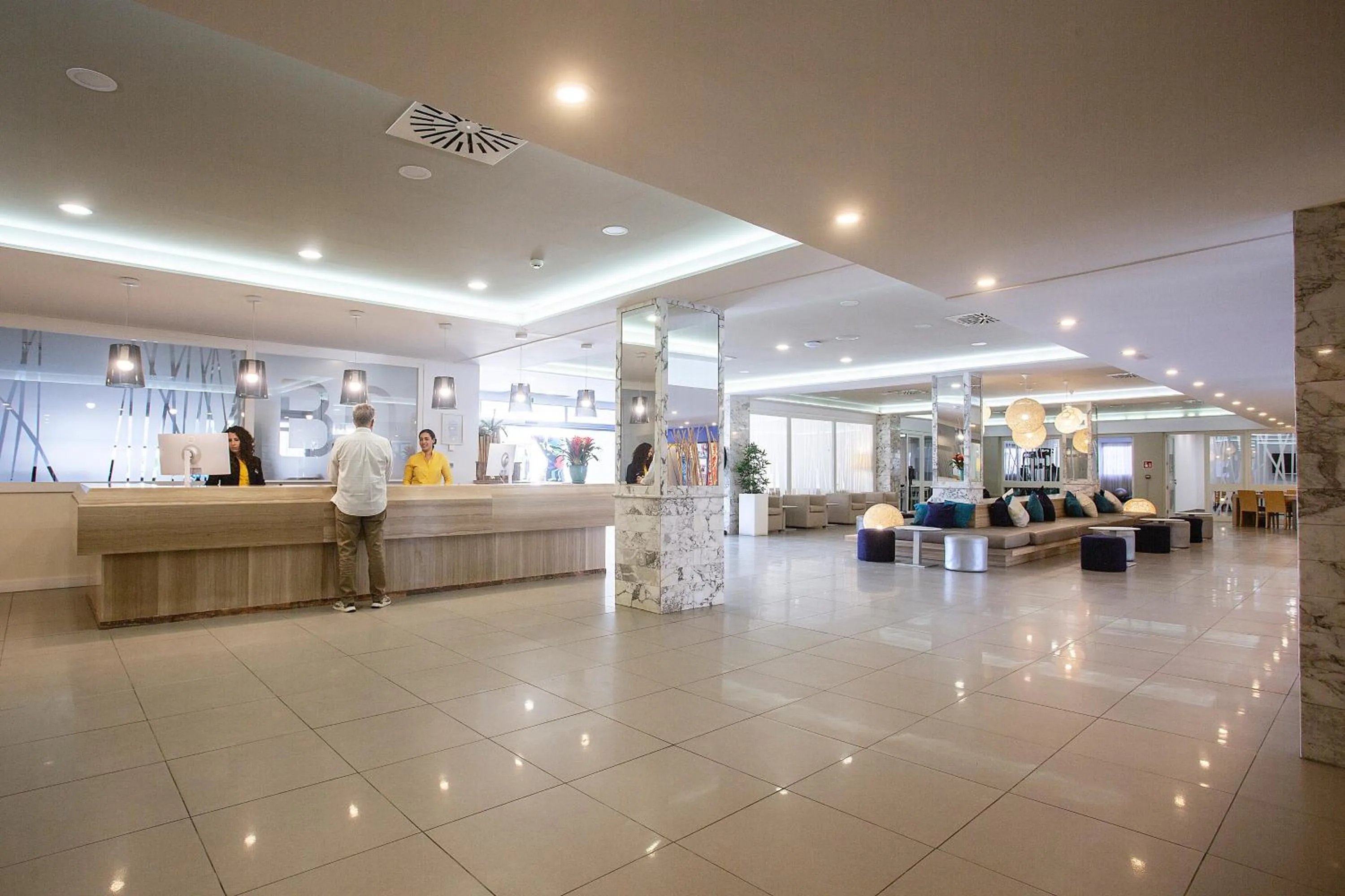 Lobby or reception in BQ Delfín Azul Hotel