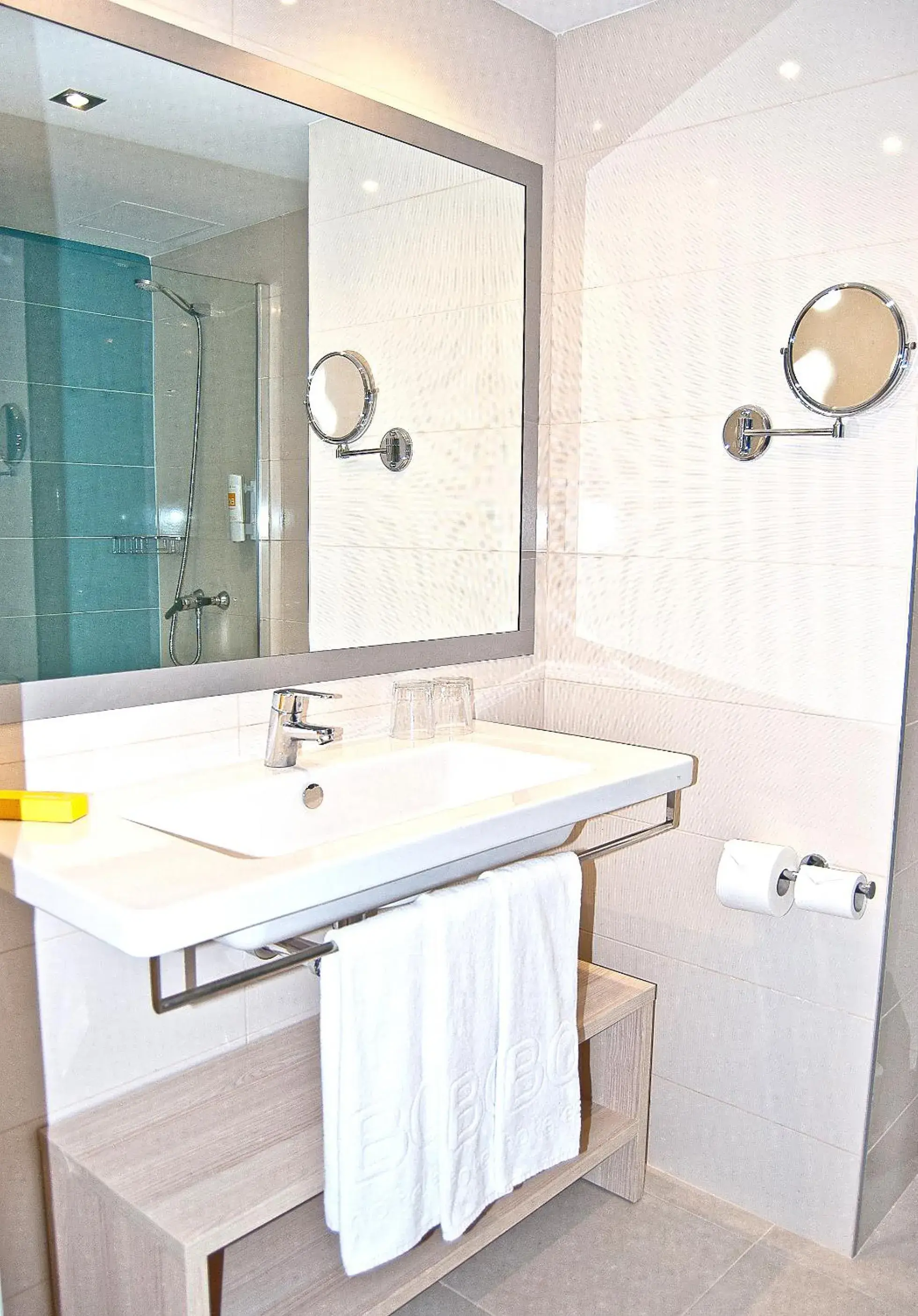 Bathroom in BQ Delfín Azul Hotel Bathroom in BQ Delfín Azul Hotel