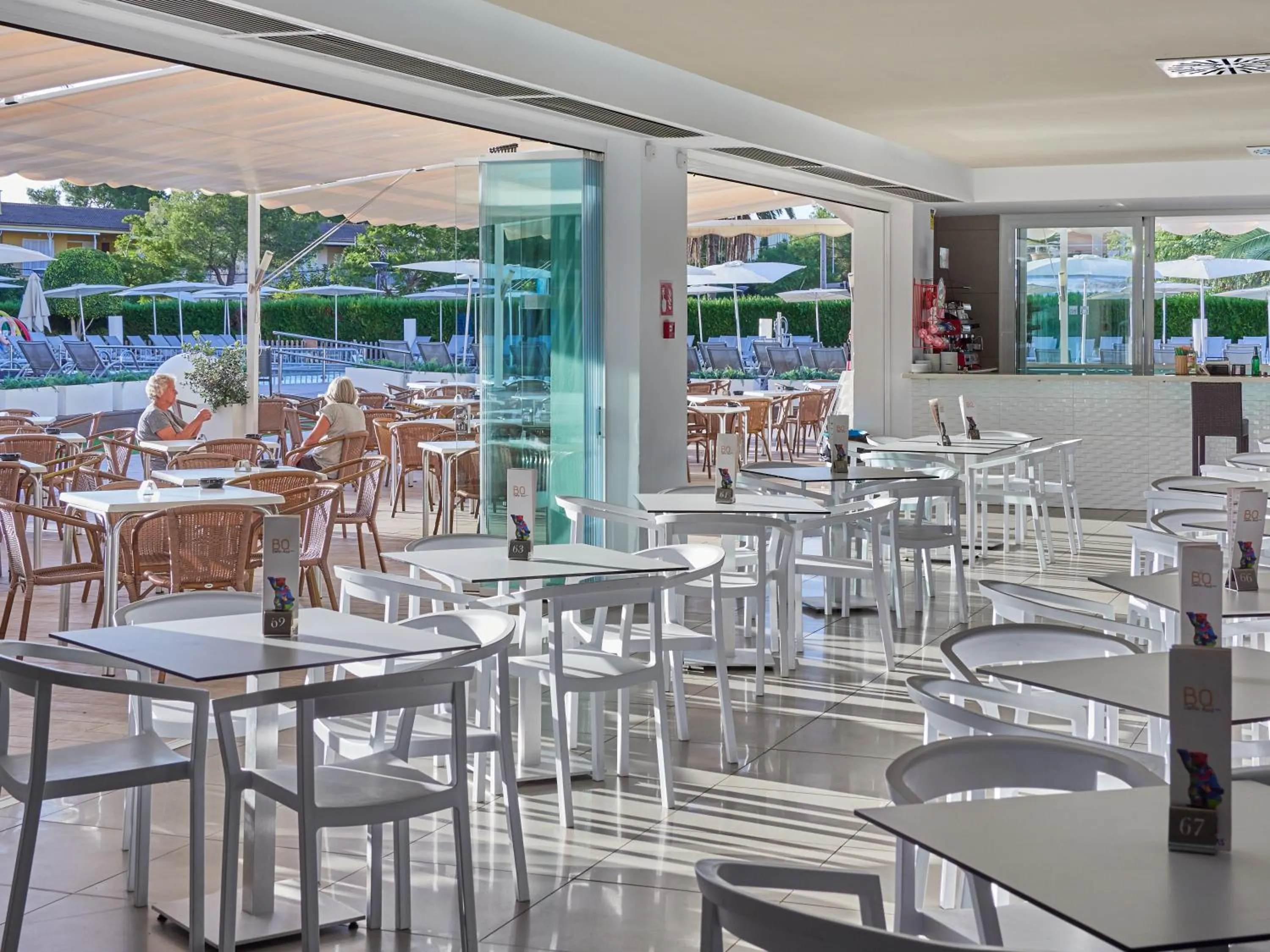 Restaurant/places to eat in BQ Delfín Azul Hotel