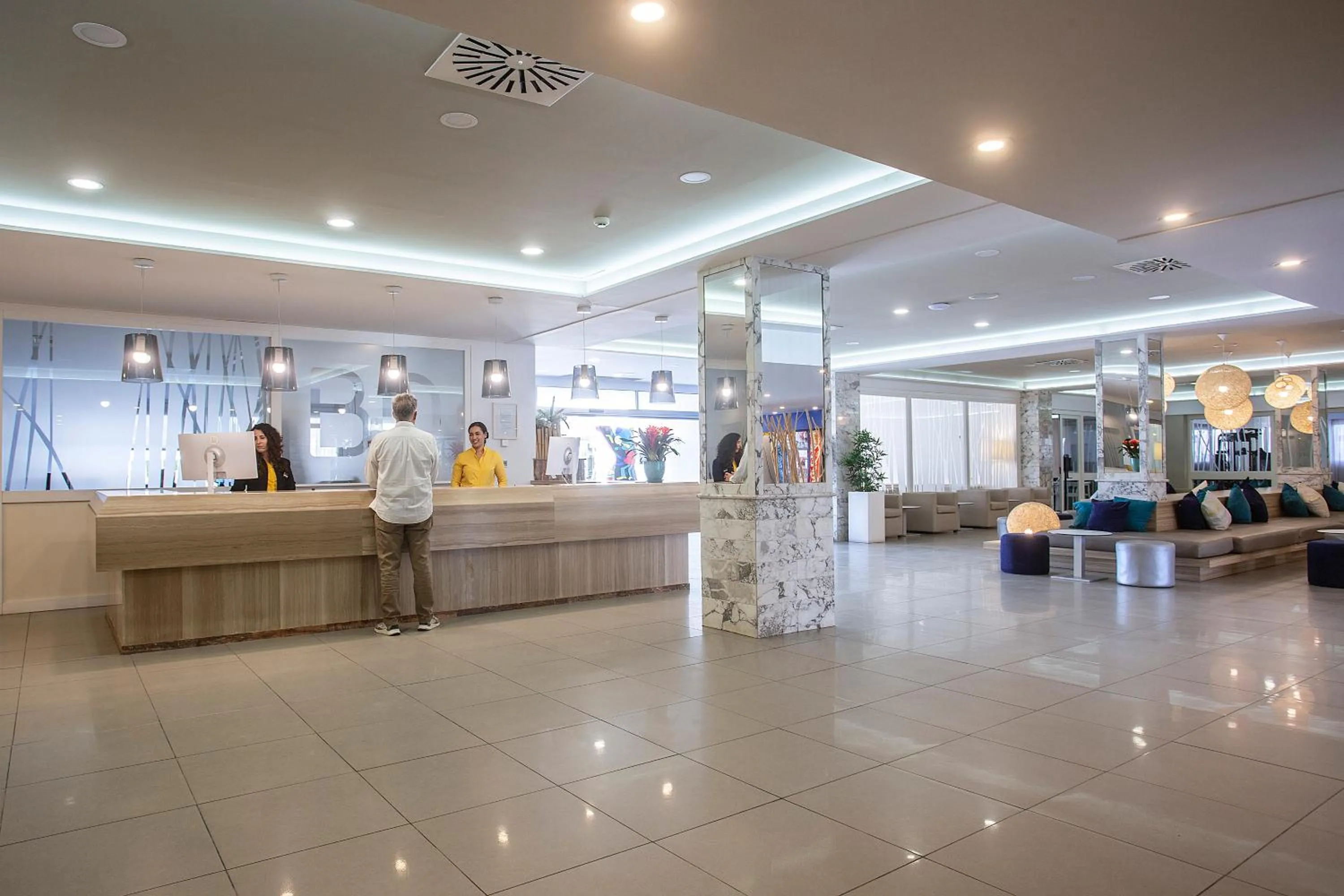 Lobby or reception in BQ Delfín Azul Hotel