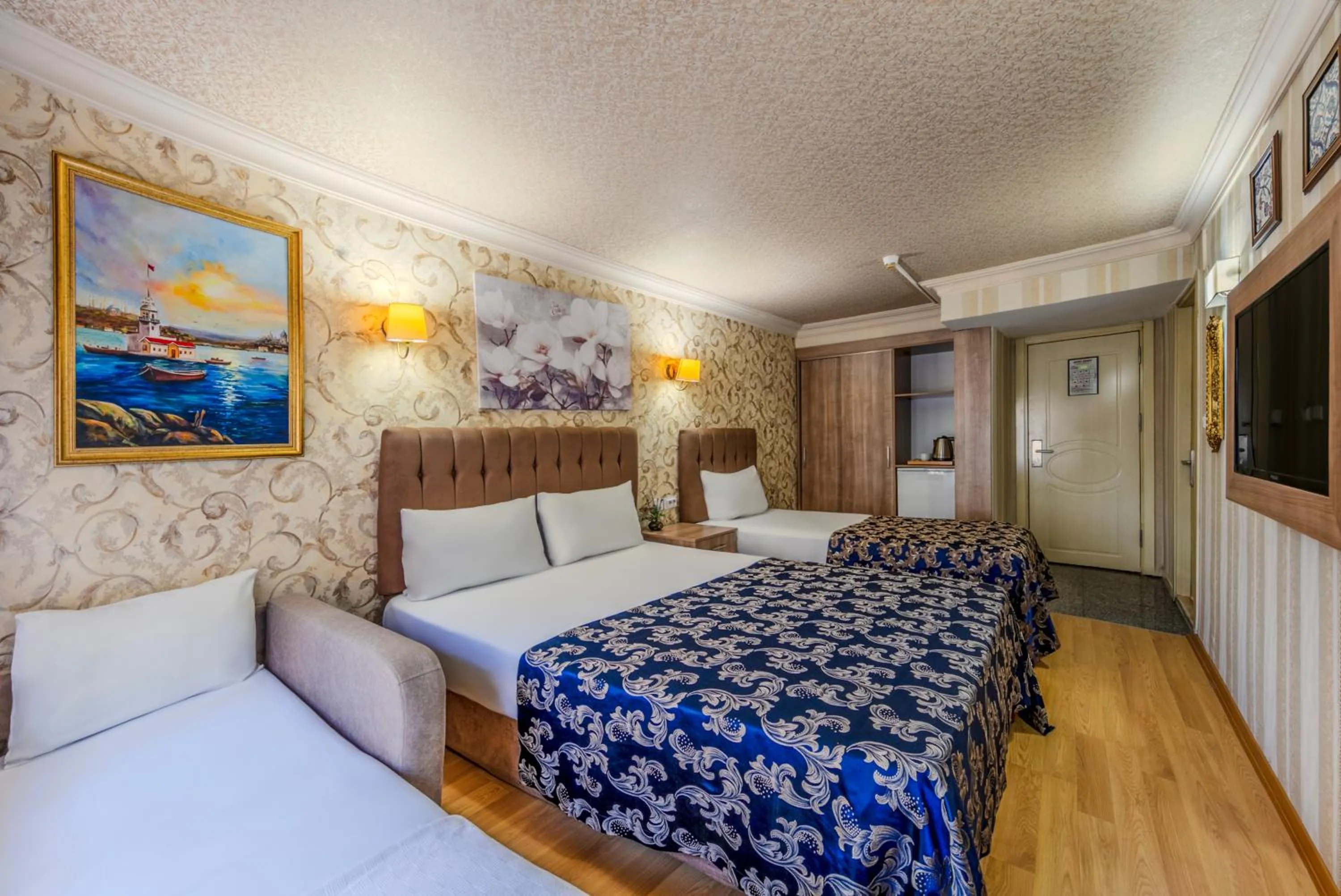 Photo of the whole room, Bed in Hamit Hotel Istanbul