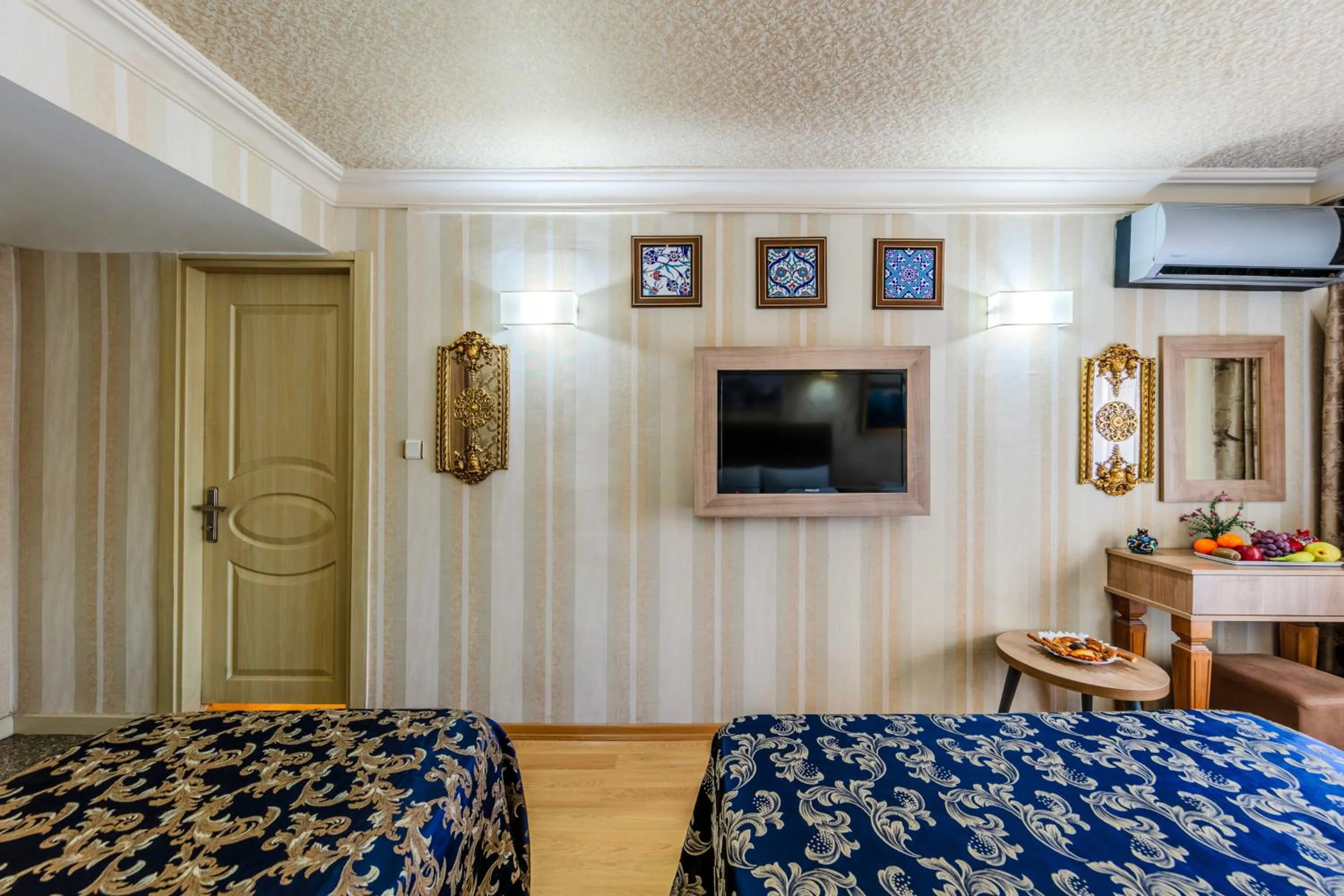 TV and multimedia, Bed in Hamit Hotel Istanbul