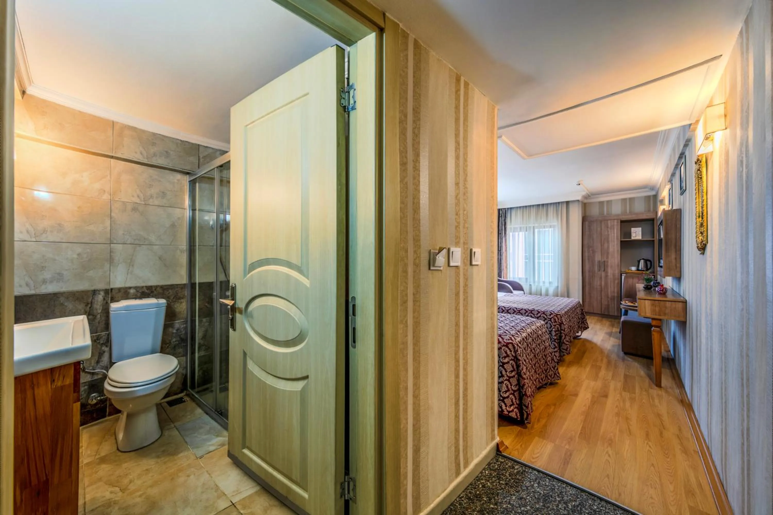 Toilet, Bed in Hamit Hotel Istanbul
