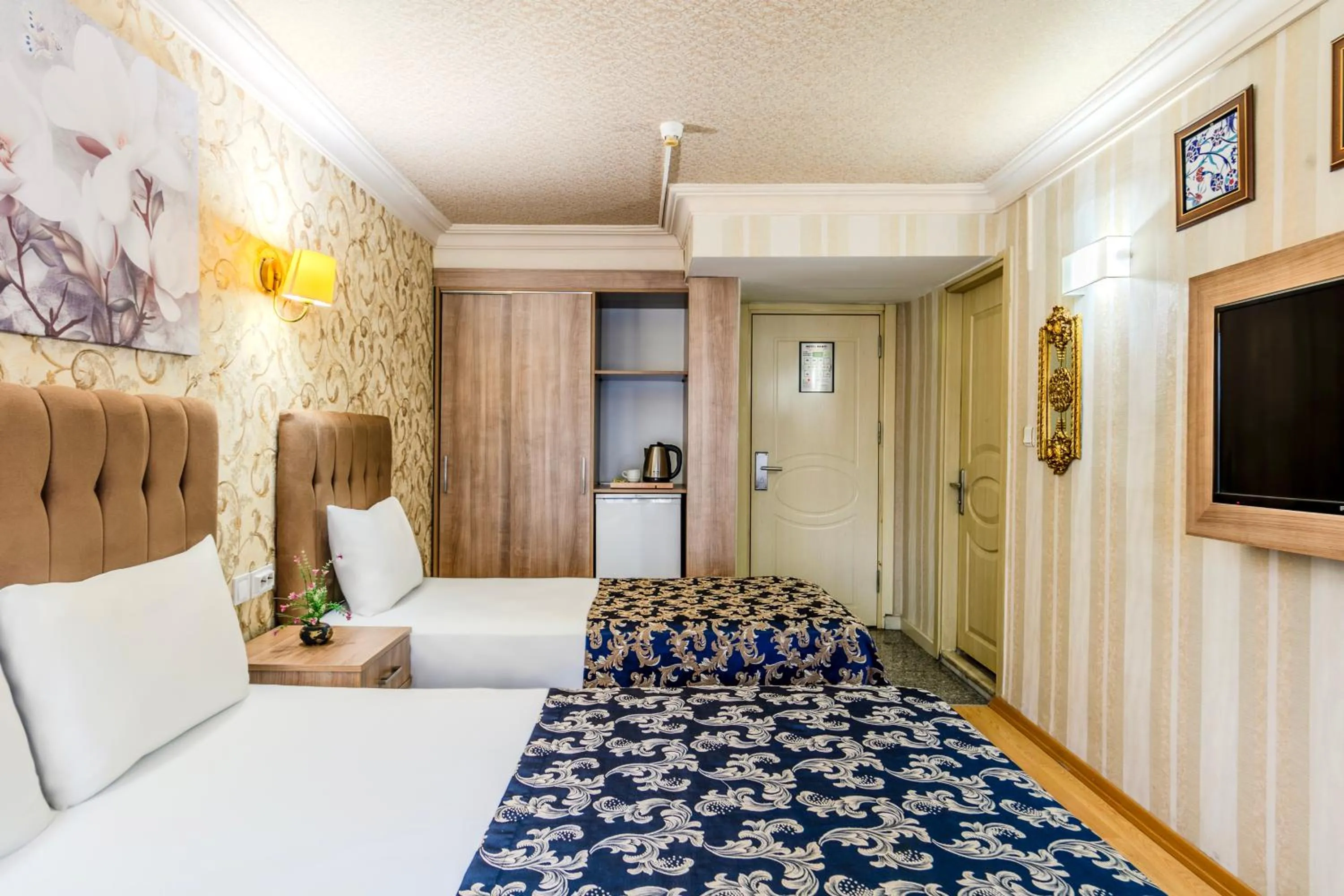 Photo of the whole room, Bed in Hamit Hotel Istanbul