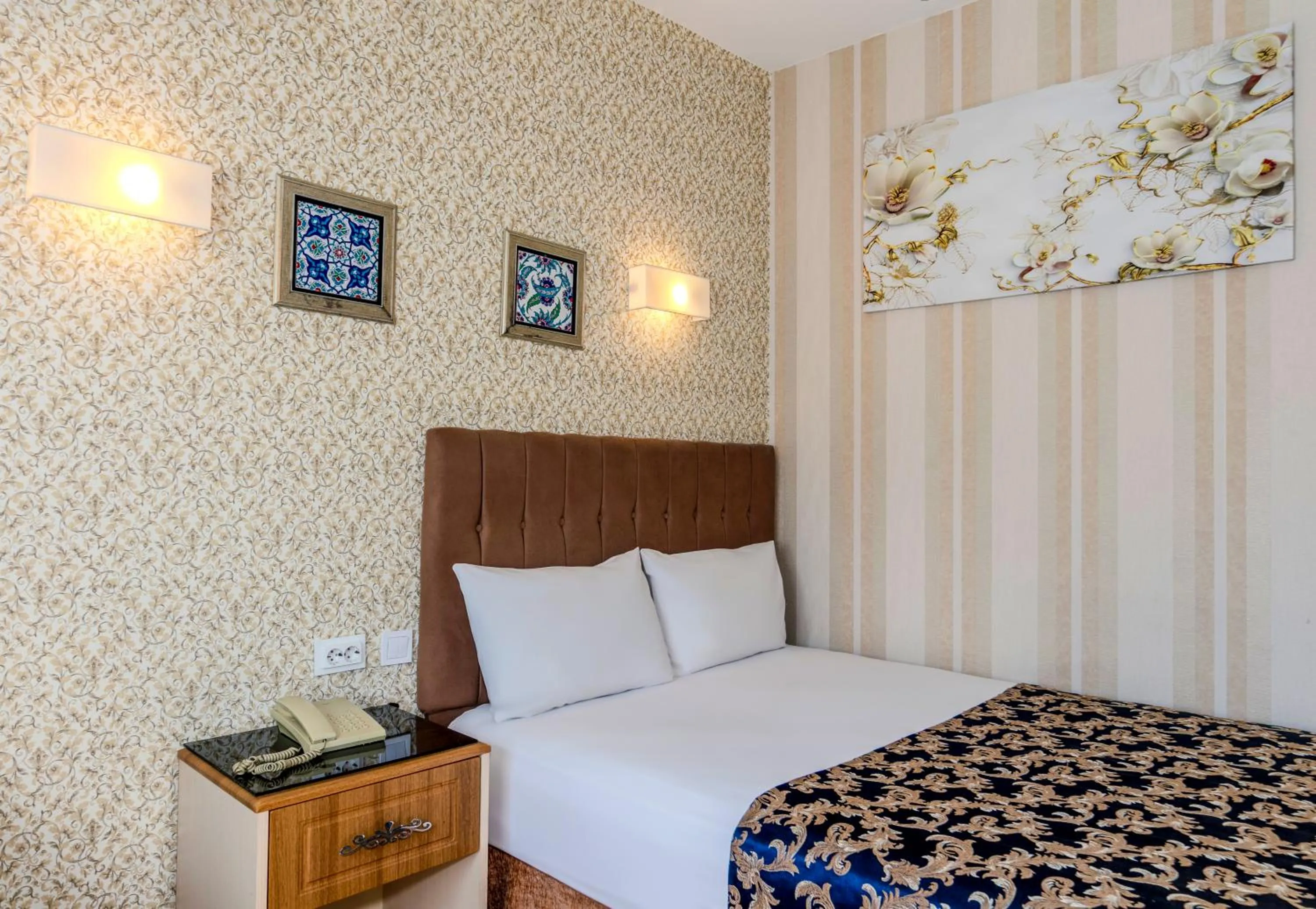 Bedroom, Bed in Hamit Hotel Istanbul