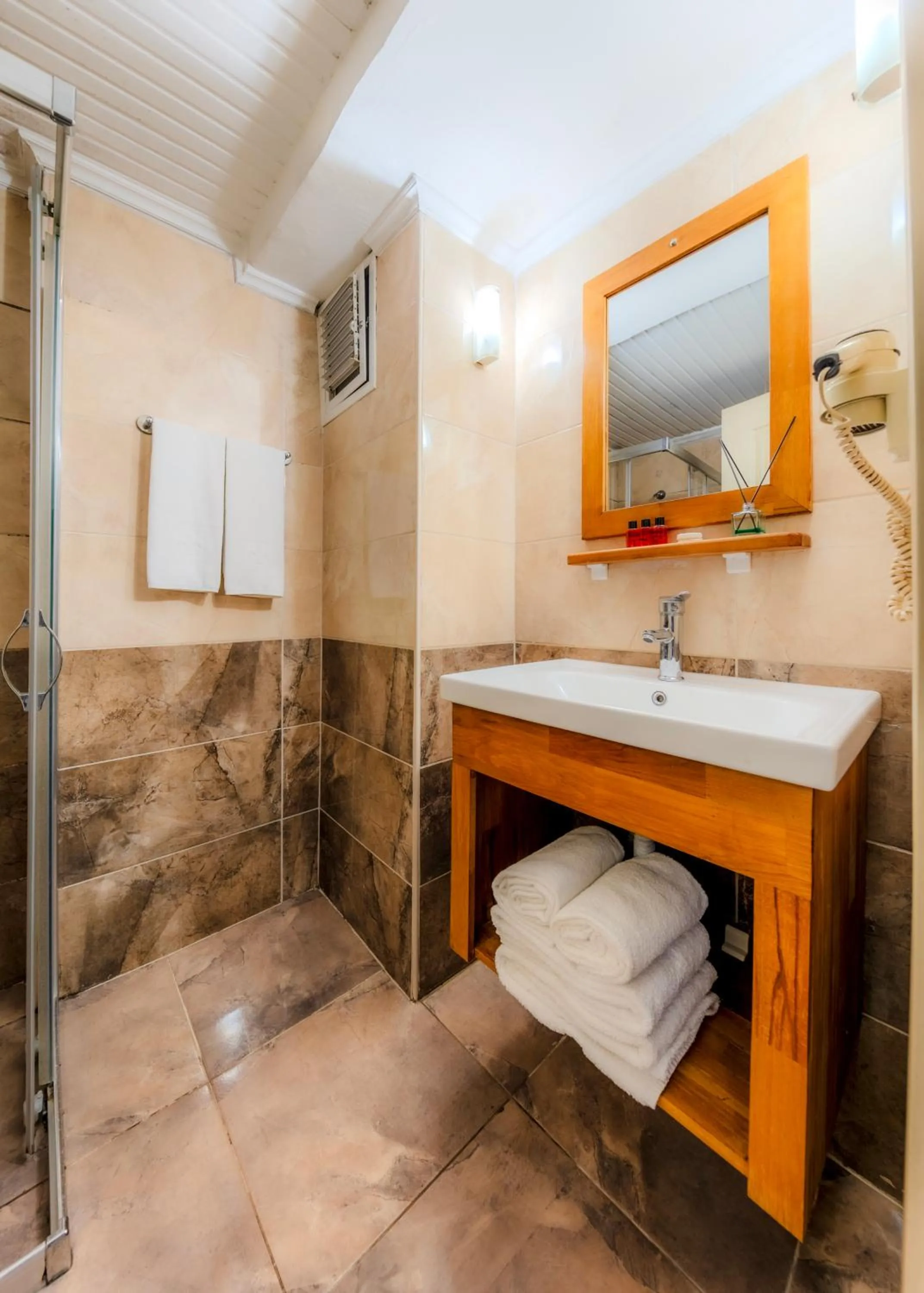 Toilet in Hamit Hotel Istanbul