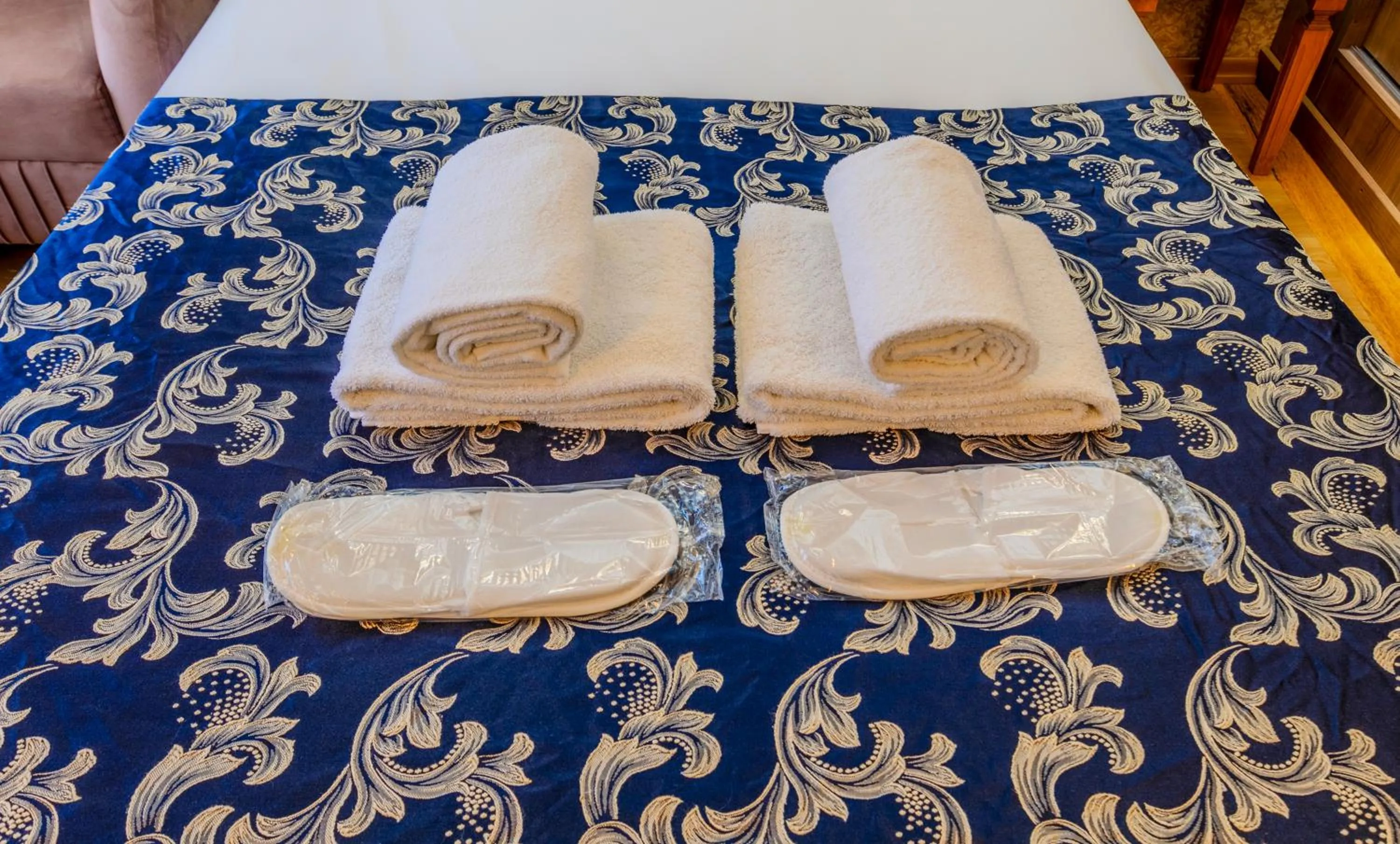 towels, Bed in Hamit Hotel Istanbul