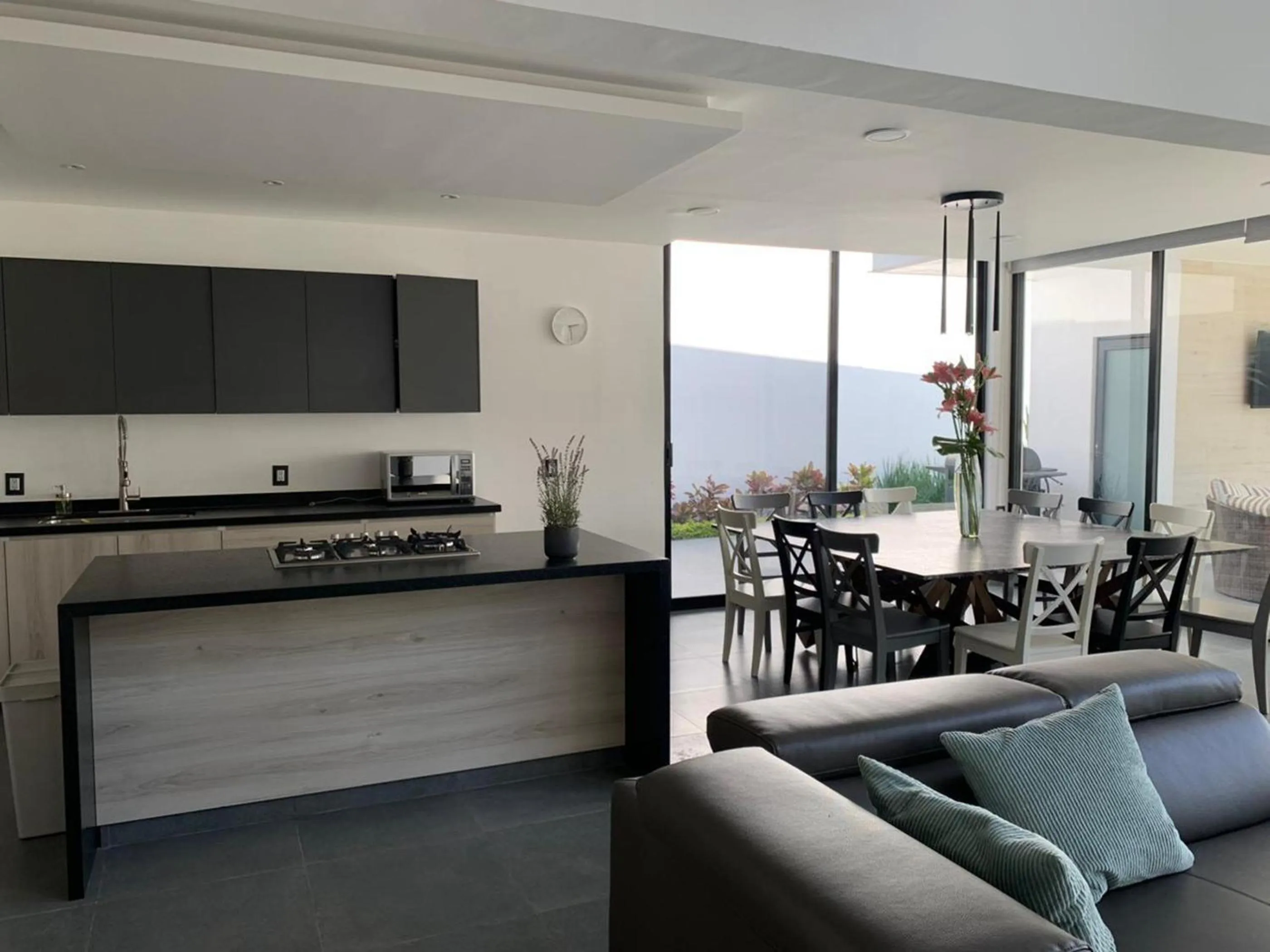 Kitchen or kitchenette in Casa Begonias Hotel mas Villas