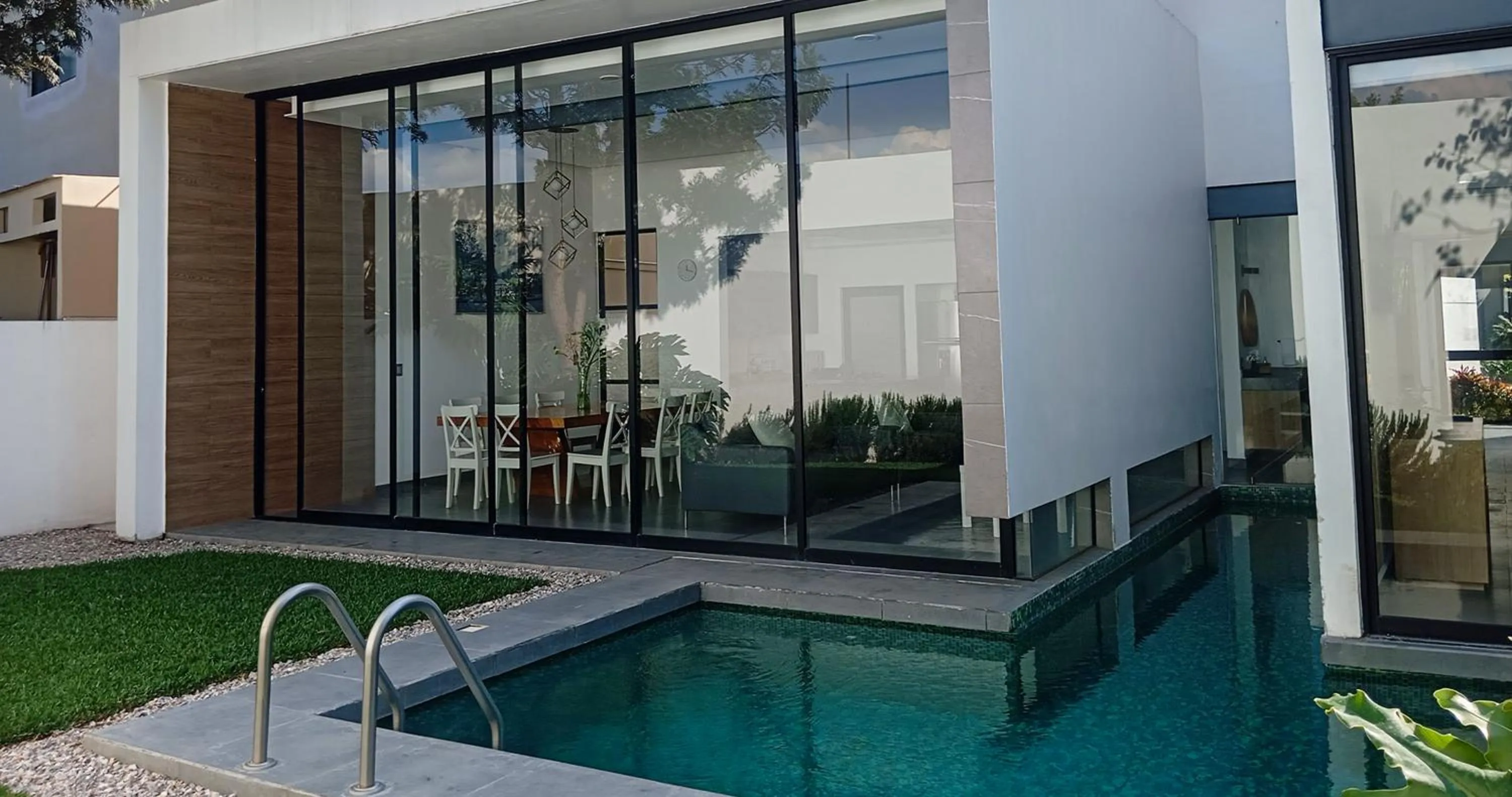 Swimming pool in Casa Begonias Hotel mas Villas