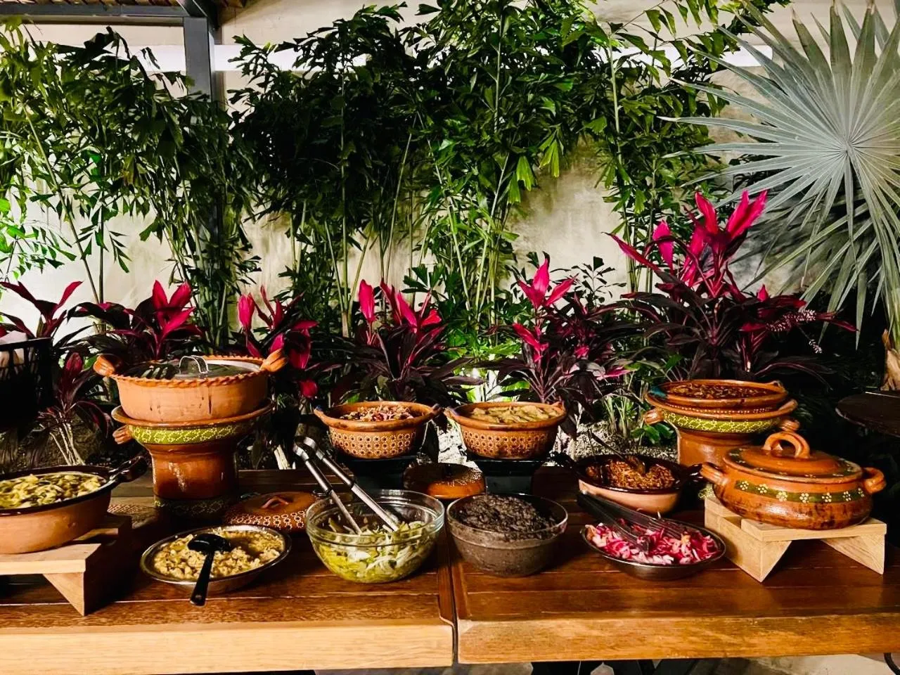 Restaurant/places to eat in Casa Begonias Hotel mas Villas