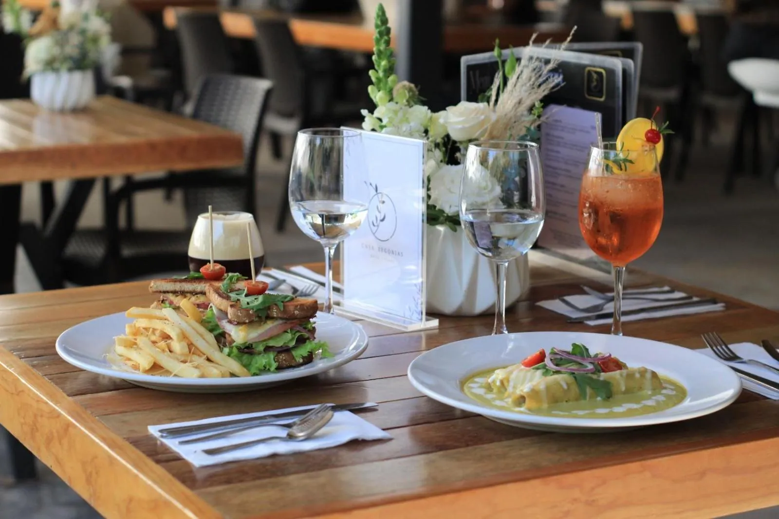 Restaurant/places to eat in Casa Begonias Hotel mas Villas