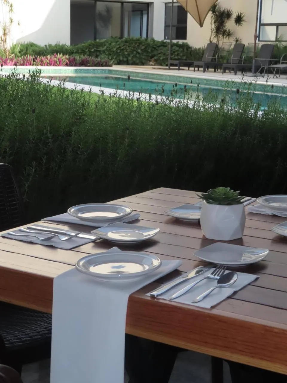 Restaurant/places to eat in Casa Begonias Hotel mas Villas