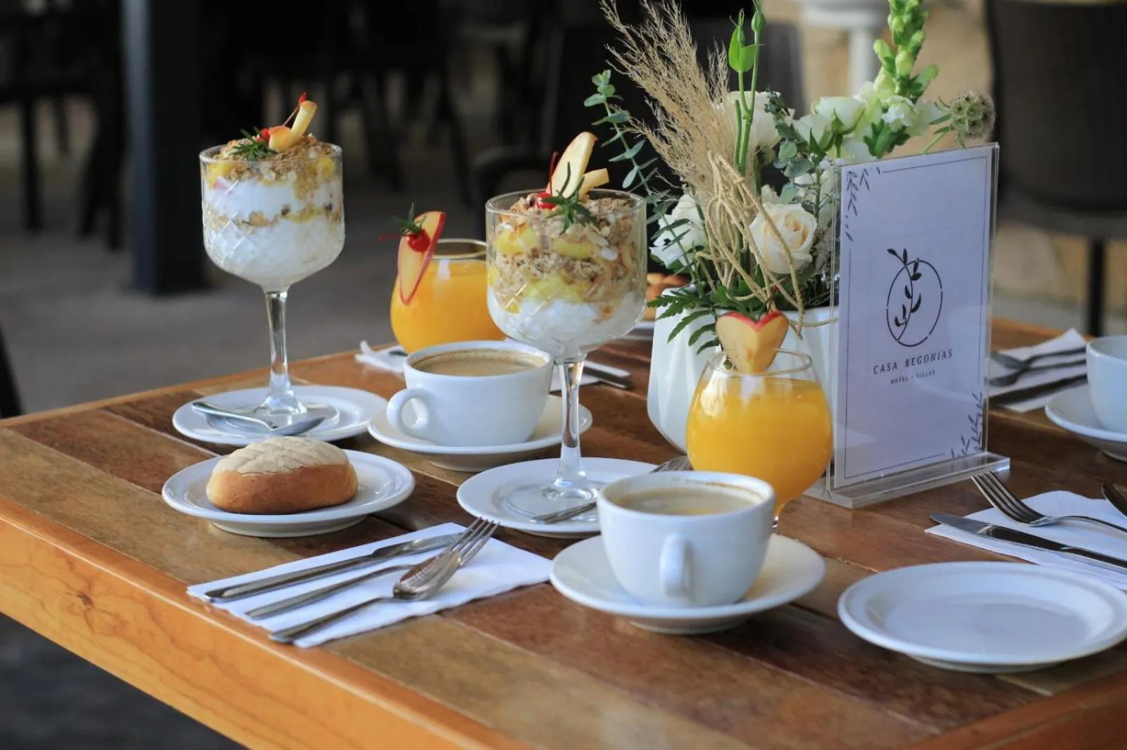 Restaurant/places to eat in Casa Begonias Hotel mas Villas