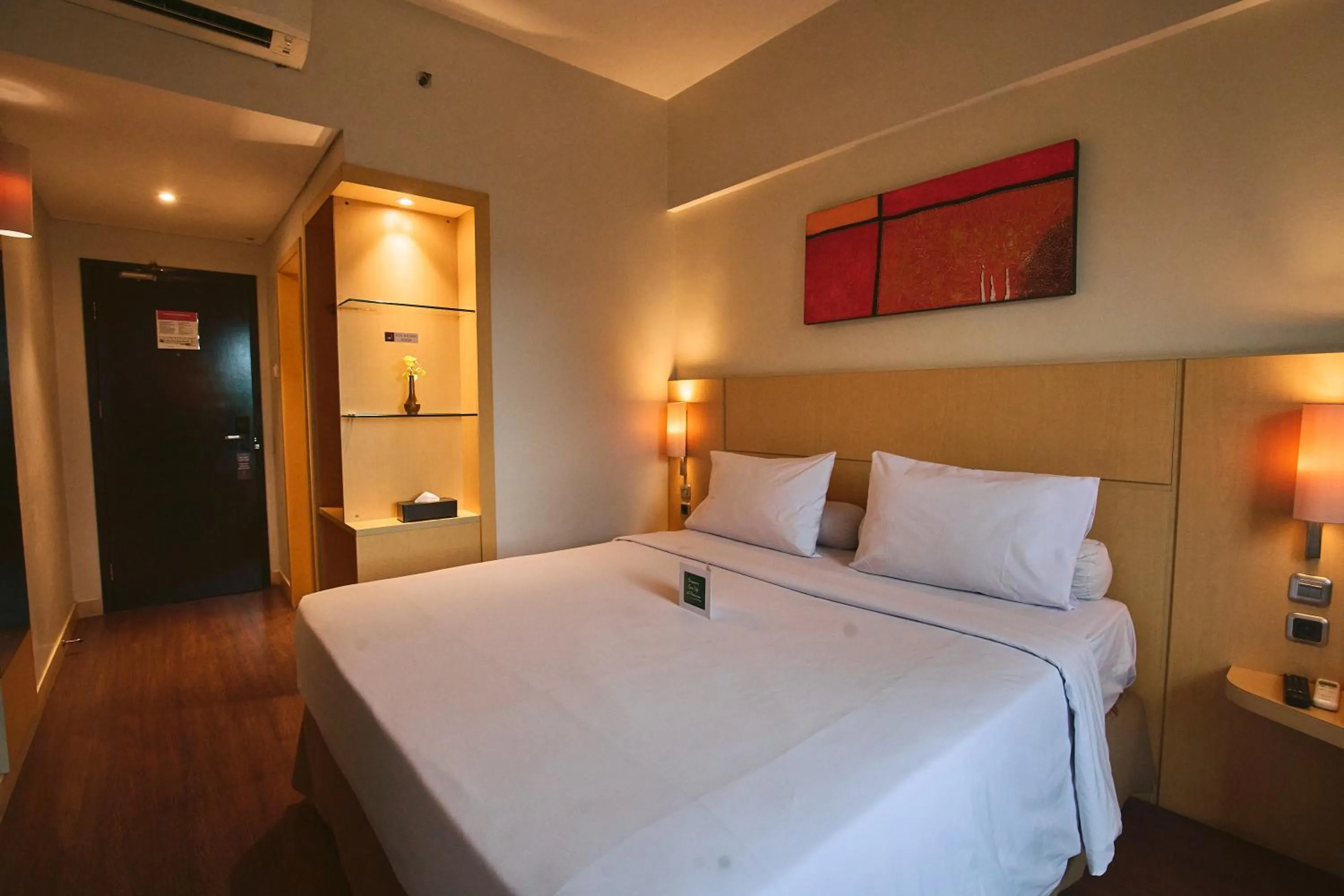 Photo of the whole room, Bed in Horison Arcadia Wahid Hasyim