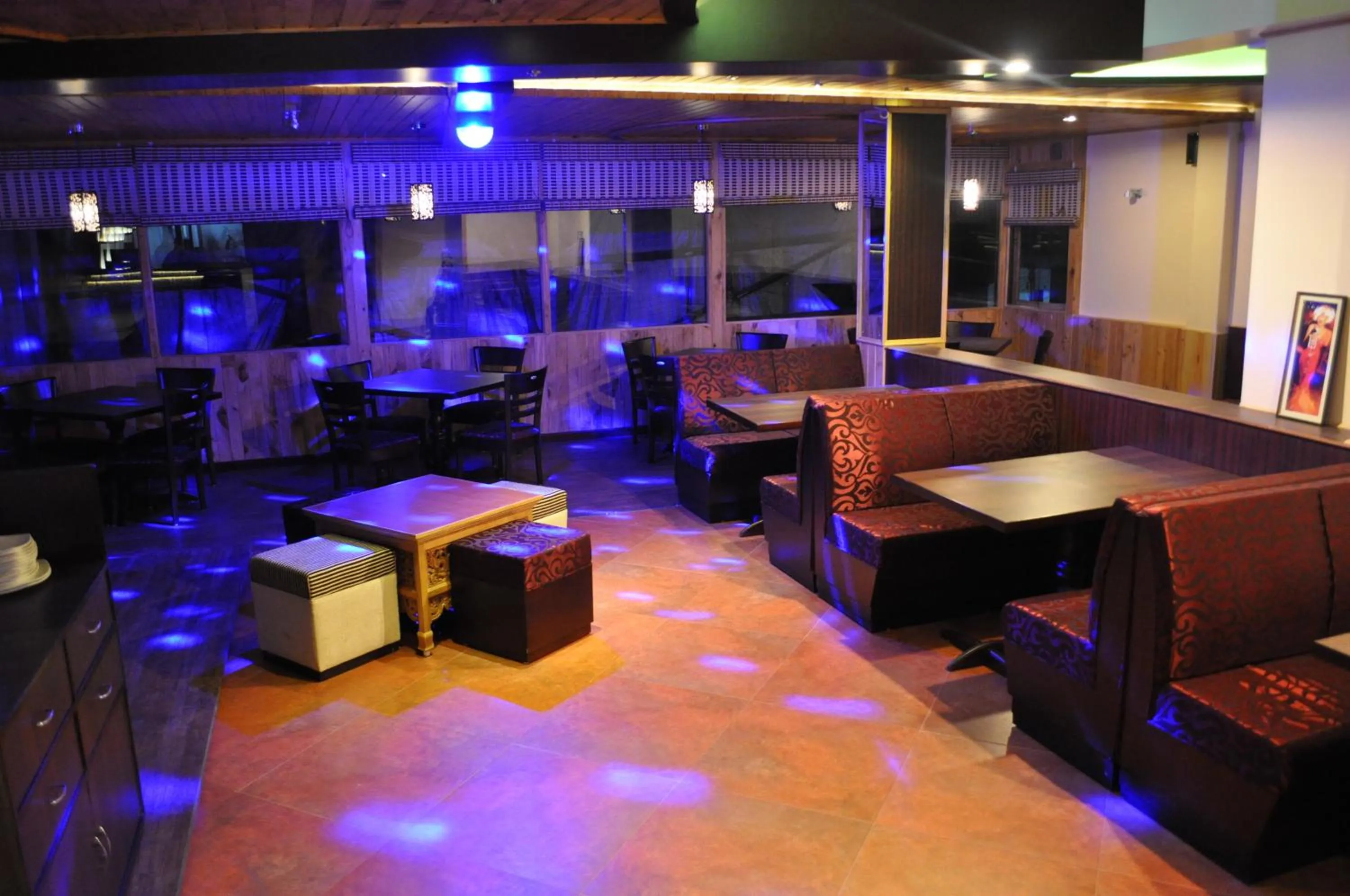 Communal lounge/ TV room in Juniper Residency Hotel