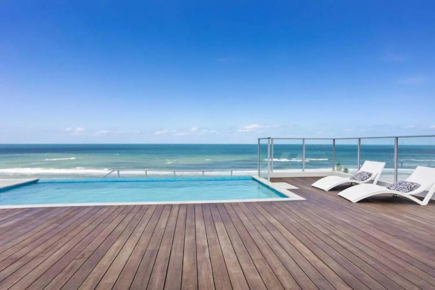Swimming pool in Ocean View Luxury in Periscope