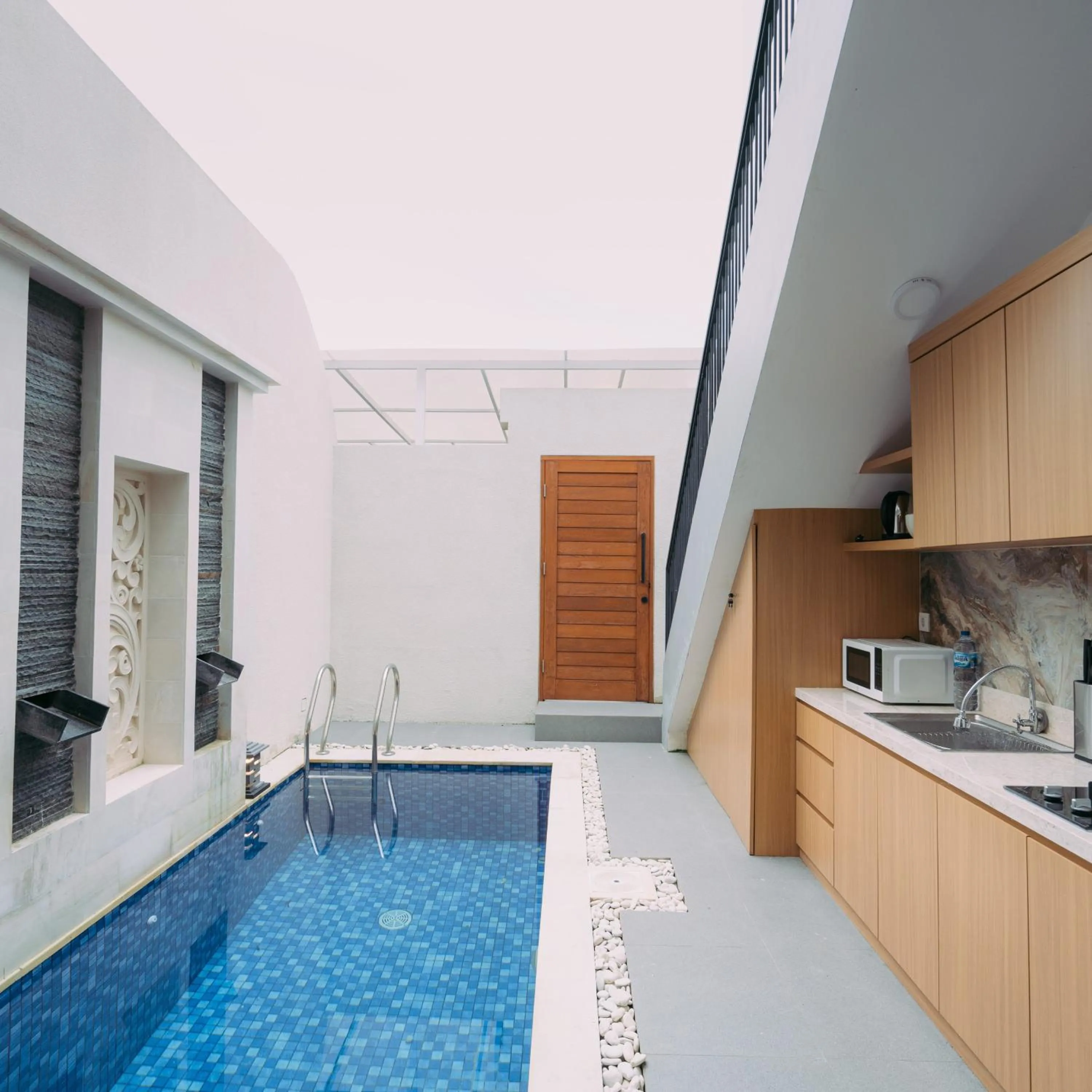 Kitchen or kitchenette in The Lavana Nakula Villa Kuta Sunset