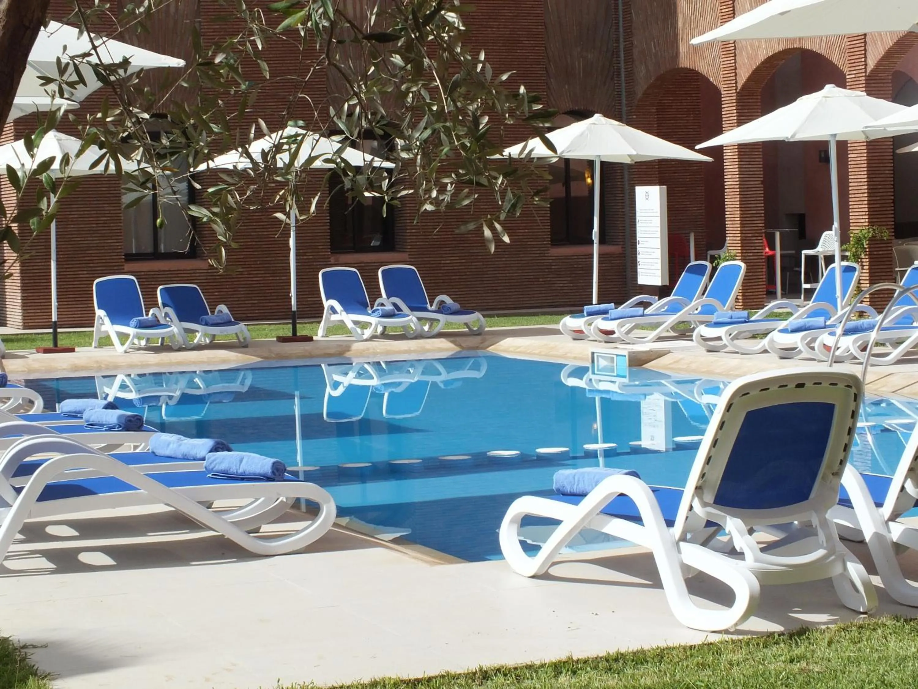 Swimming pool in Hotel Relax Marrakech
