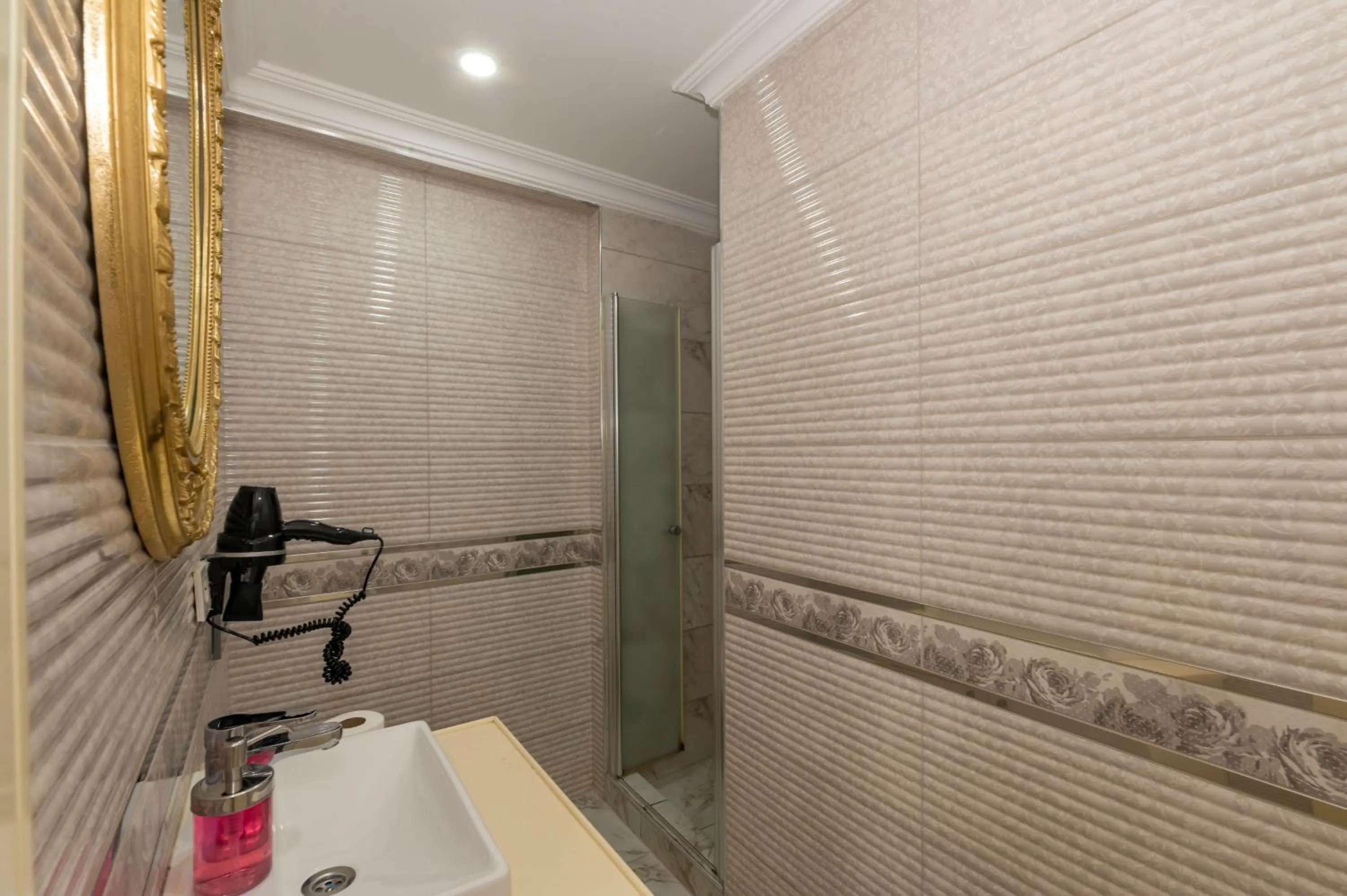 Bathroom in Taksim Peri Suite
