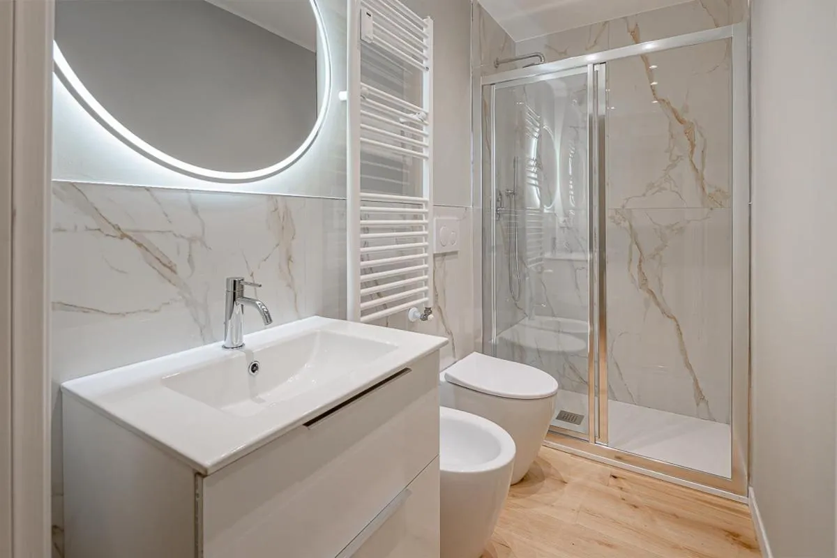 NEW! Duomo-San Siro - Super Cute Modern Apt, 15mins to Duomo!