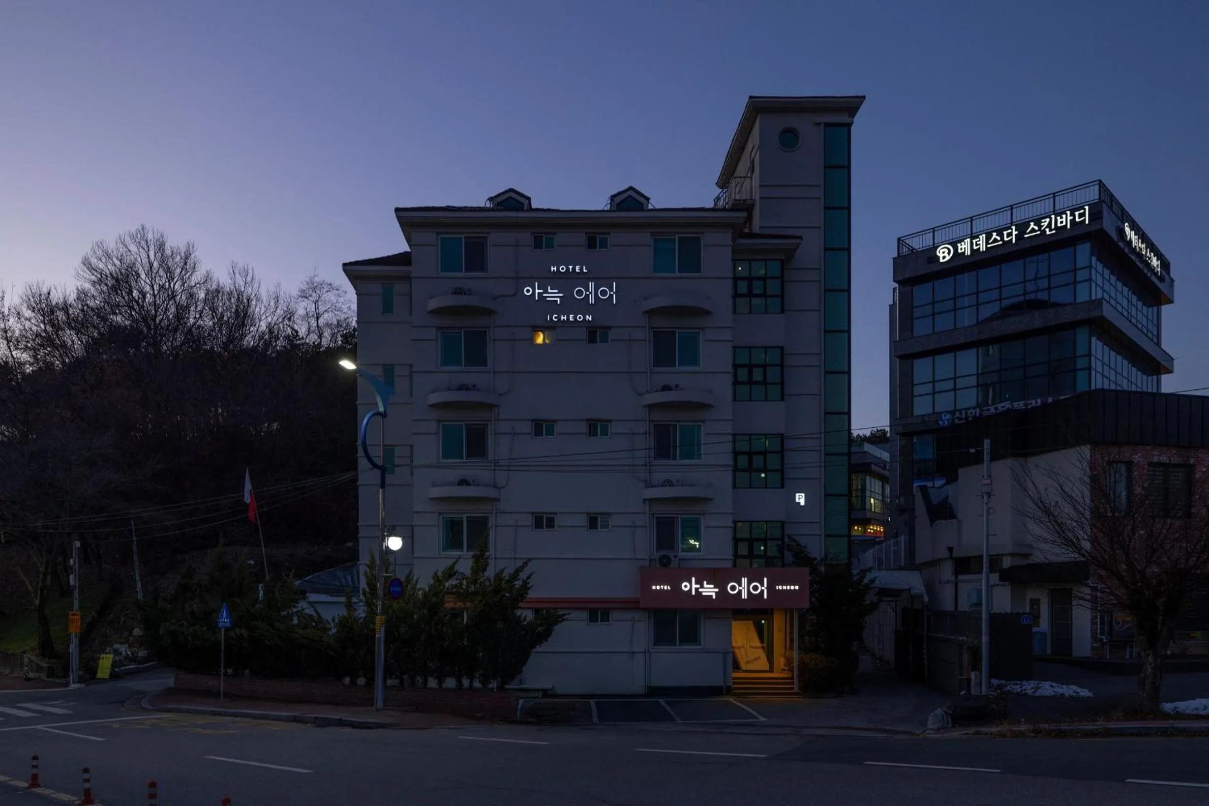 Property building in Aank Air Icheon Seolbong Lake