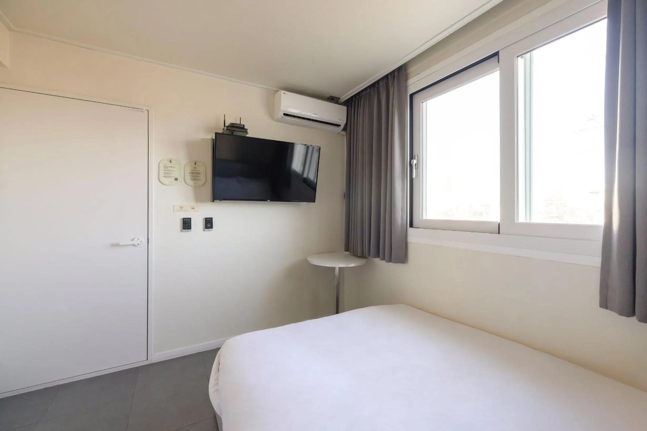 Bedroom, Bed in Aank Air Icheon Seolbong Lake