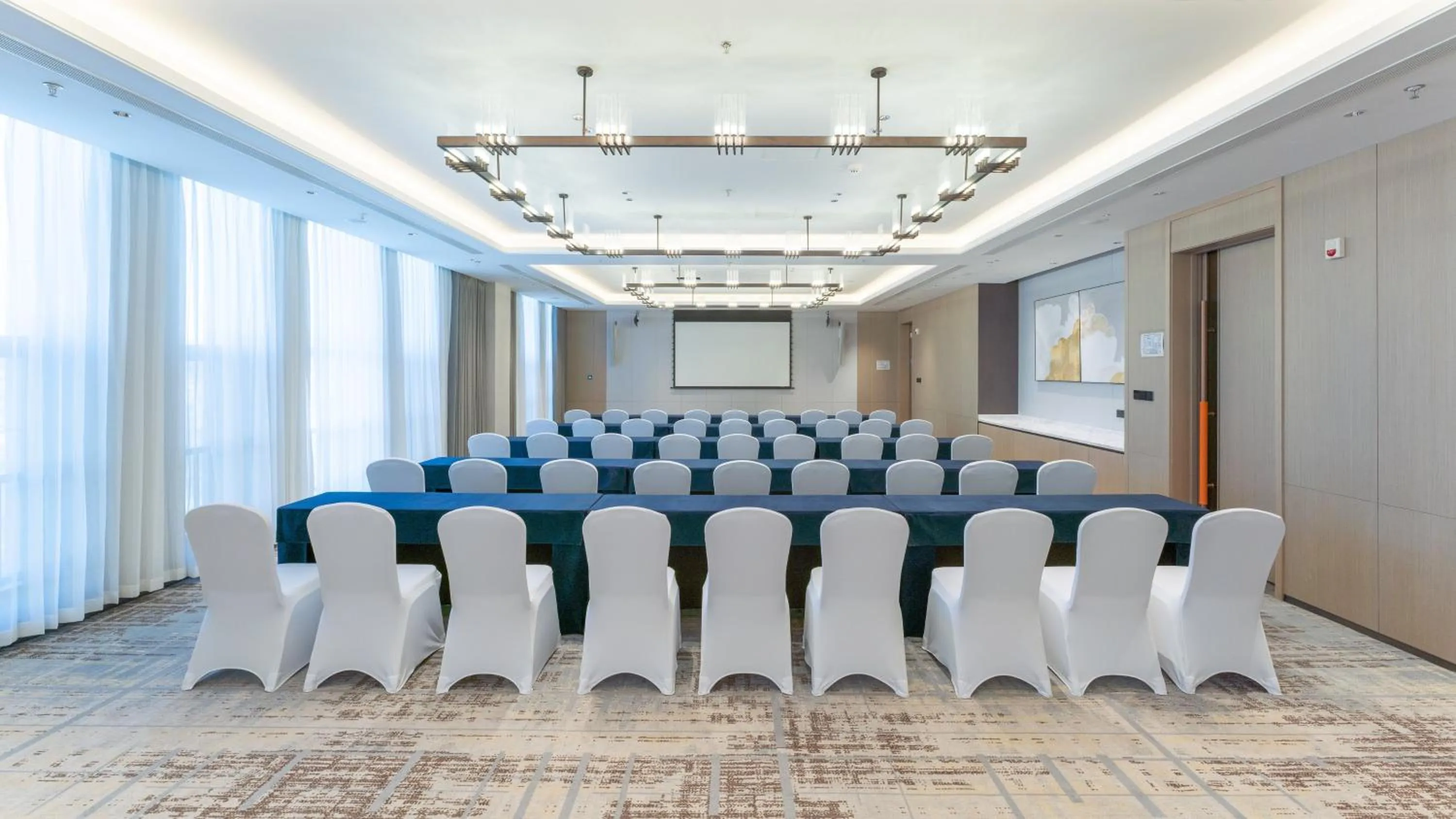 Meeting/conference room in Holiday Inn Liaoyuan City Center by IHG