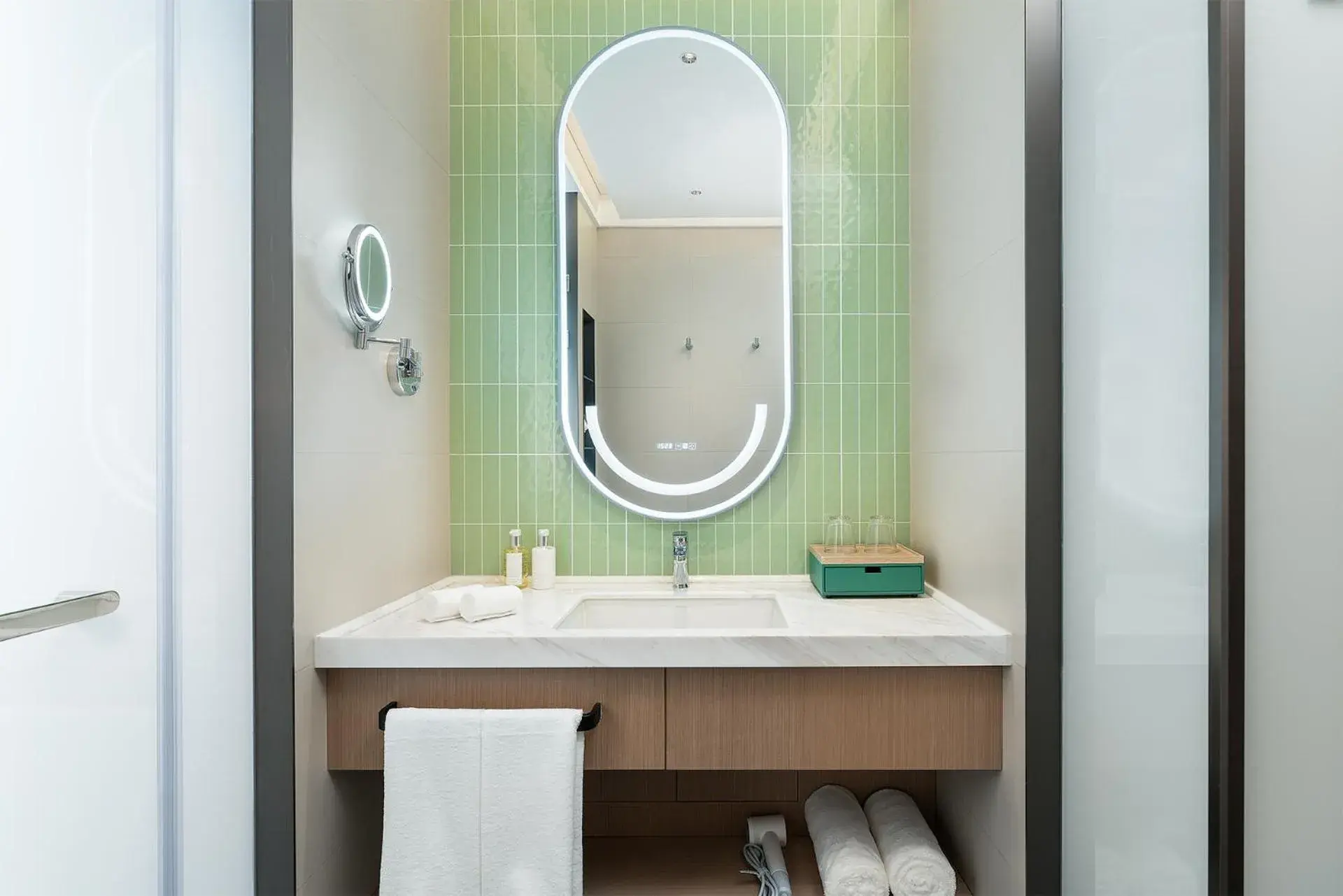 Standard King Room in Holiday Inn Liaoyuan City Center by IHG Standard King Room in Holiday Inn Liaoyuan City Center by IHG