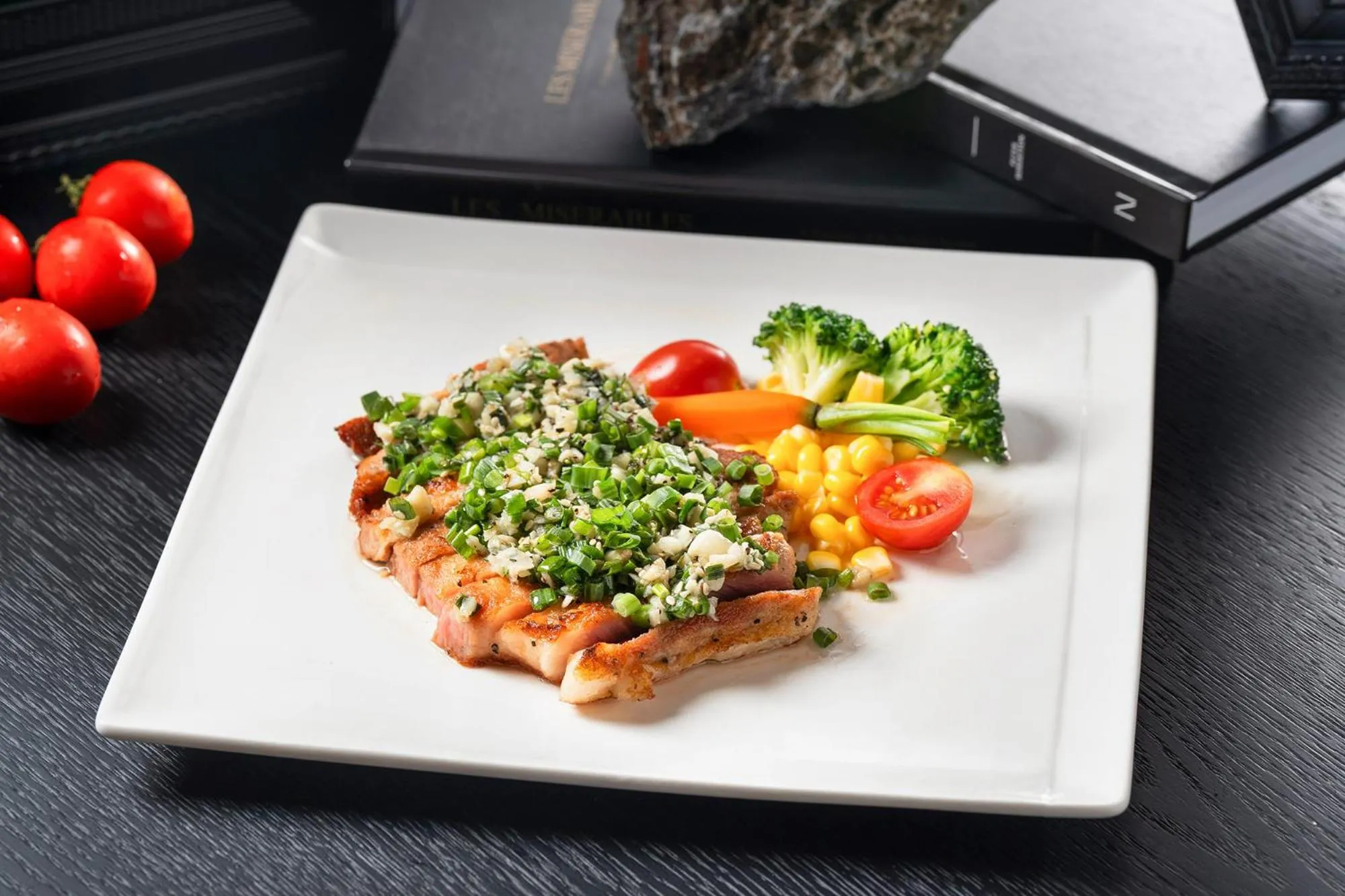 Food and drinks in Holiday Inn & Suites Chongqing Nanan by IHG