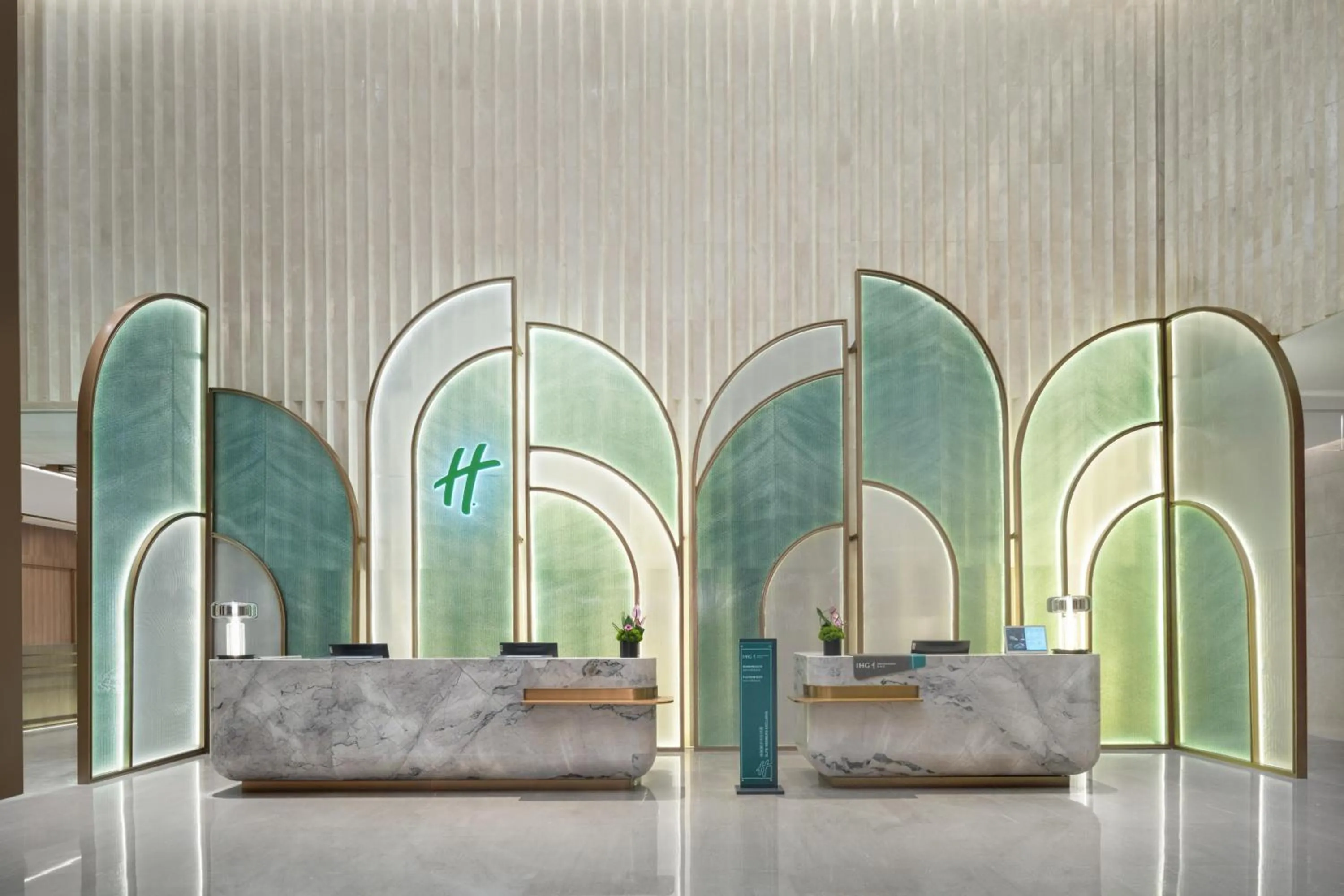 Lobby or reception in Holiday Inn & Suites Chongqing Nanan by IHG