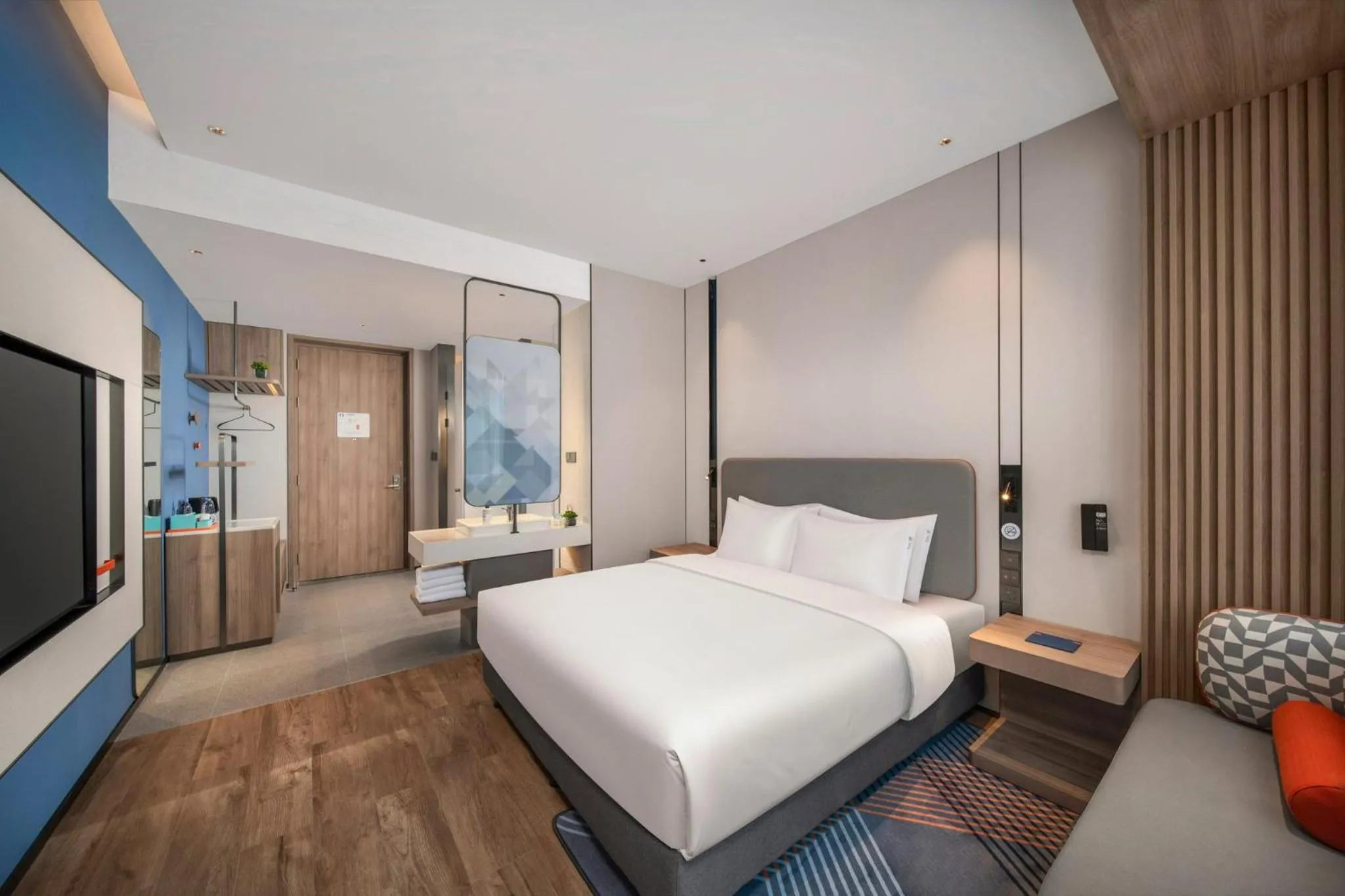 Photo of the whole room, Bed in Holiday Inn Express Changzhou Henglin by IHG