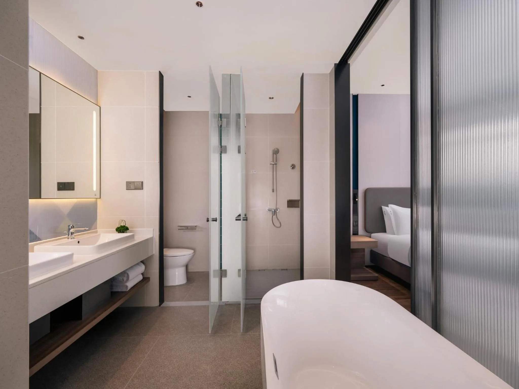 Photo of the whole room, Bed in Holiday Inn Express Changzhou Henglin by IHG