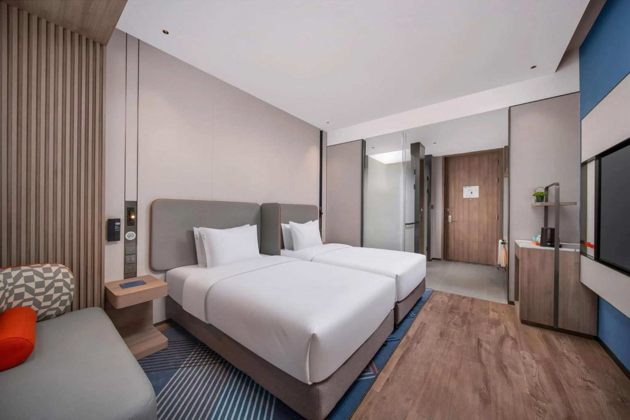Photo of the whole room, Bed in Holiday Inn Express Changzhou Henglin by IHG