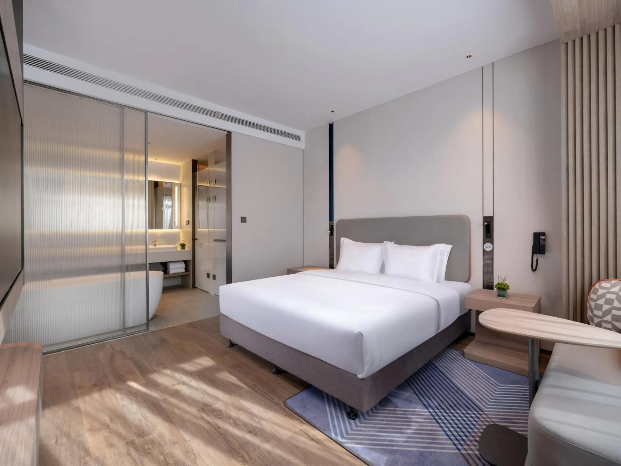Photo of the whole room, Bed in Holiday Inn Express Changzhou Henglin by IHG