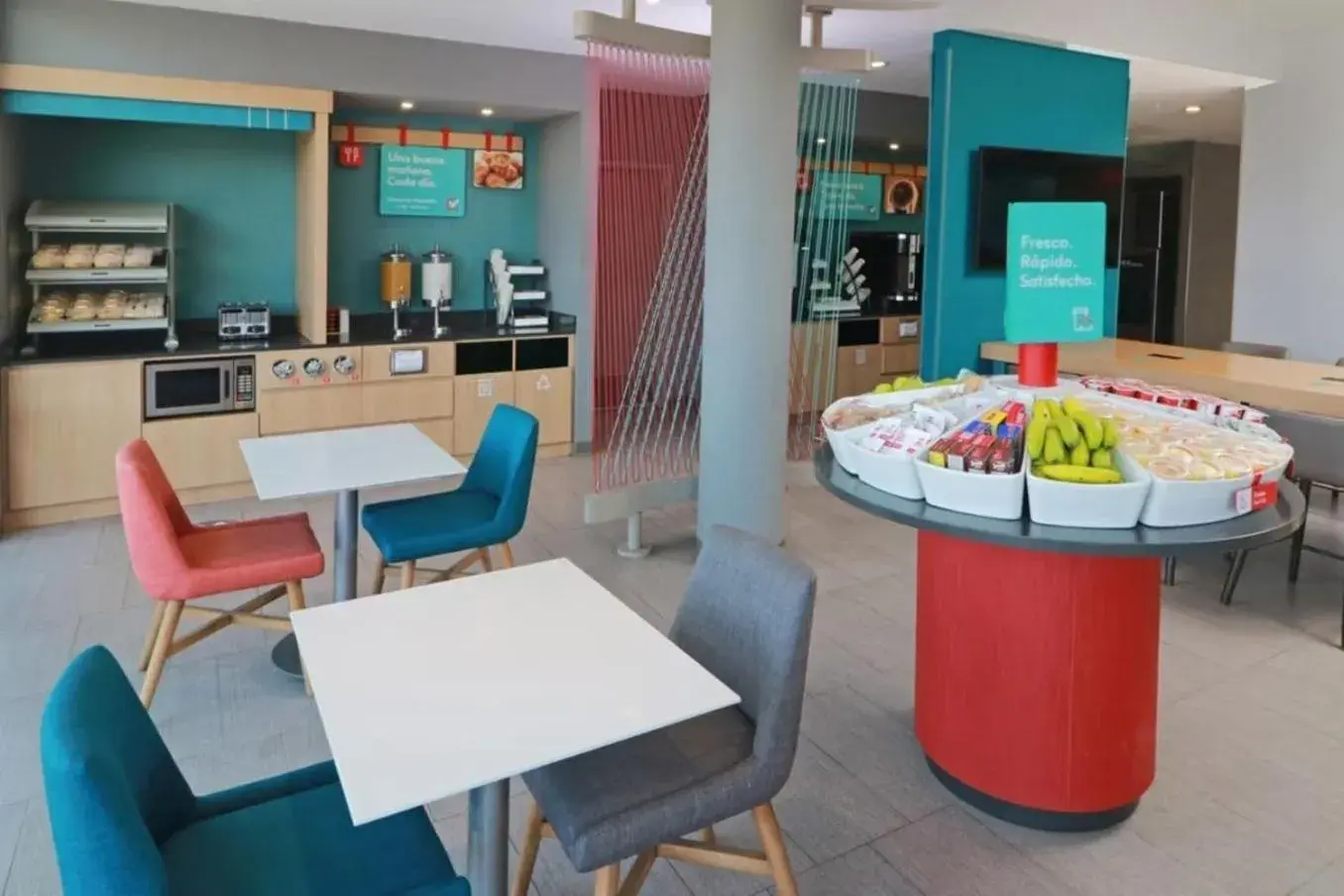 Restaurant/places to eat in Avid Hotel Querétaro Centro Sur by IHG Restaurant/places to eat in Avid Hotel Querétaro Centro Sur by IHG